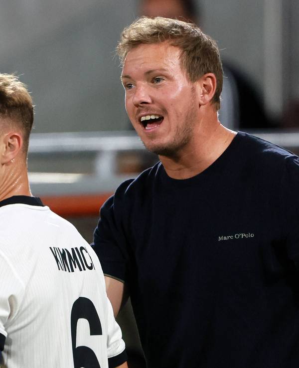 Julian Nagelsmann und Joshua Kimmich an der Seitenlinie.