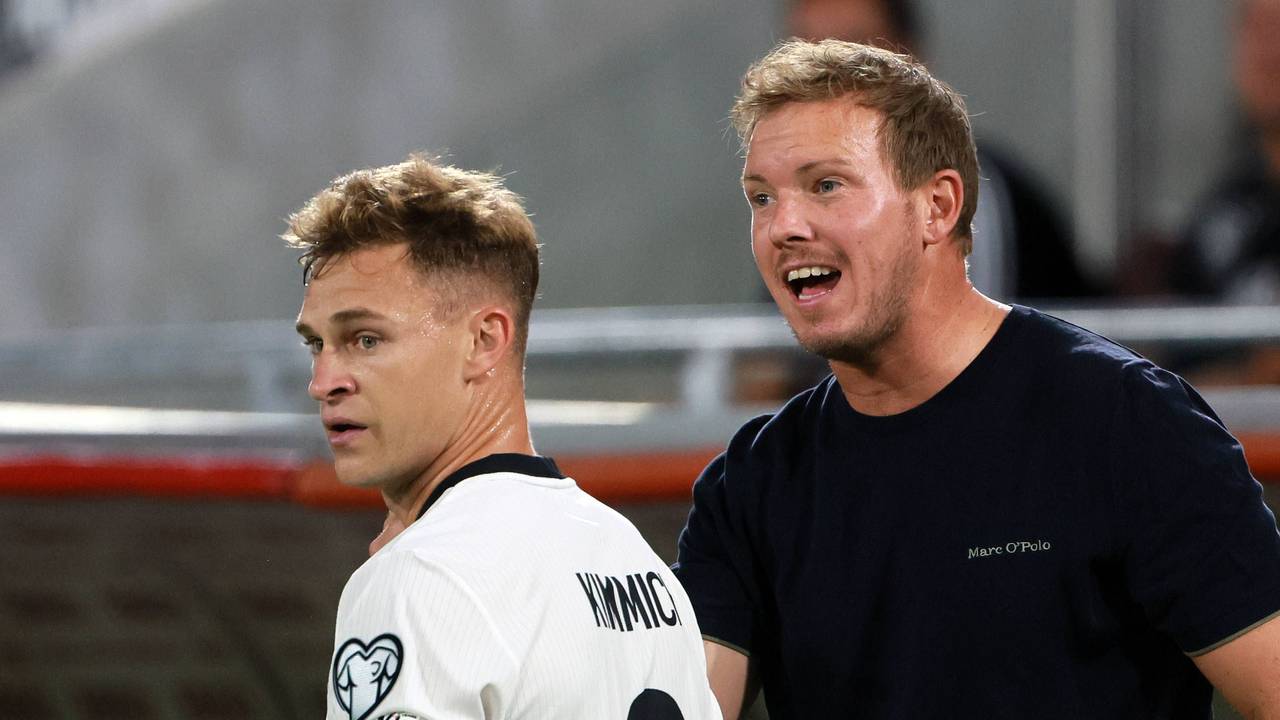 Julian Nagelsmann und Joshua Kimmich an der Seitenlinie.