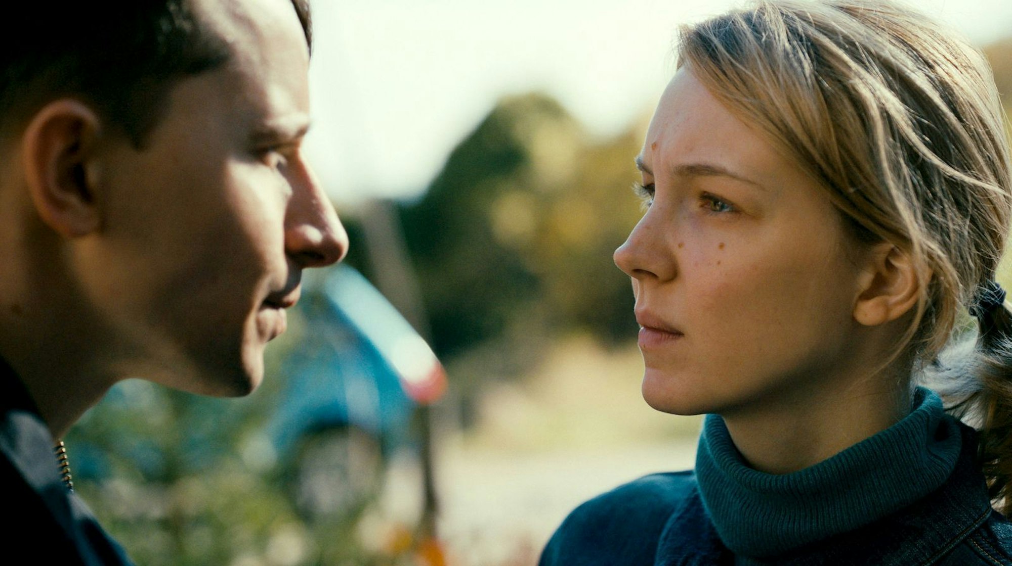 „Ich glaube, dass wir mit dem Film versuchen, das Bewusstsein zu animieren, kritisch in die eigenen Reihen und Strukturen zu gucken“, erklärt Magdalena Laubisch im Interview: „Wir sollten im alltäglichen Miteinander mehr Sensibilität für rechte Themen haben.“ (Bild: SWR/Leonin Studios)