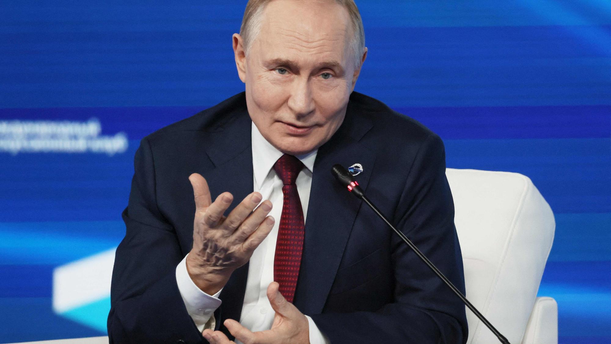 Auf diesem von der russischen staatlichen Agentur Sputnik verbreiteten Foto nimmt der russische Präsident Wladimir Putin am 2. Oktober 2025 am politischen Waldai-Forum in Sotschi am Schwarzen Meer teil.