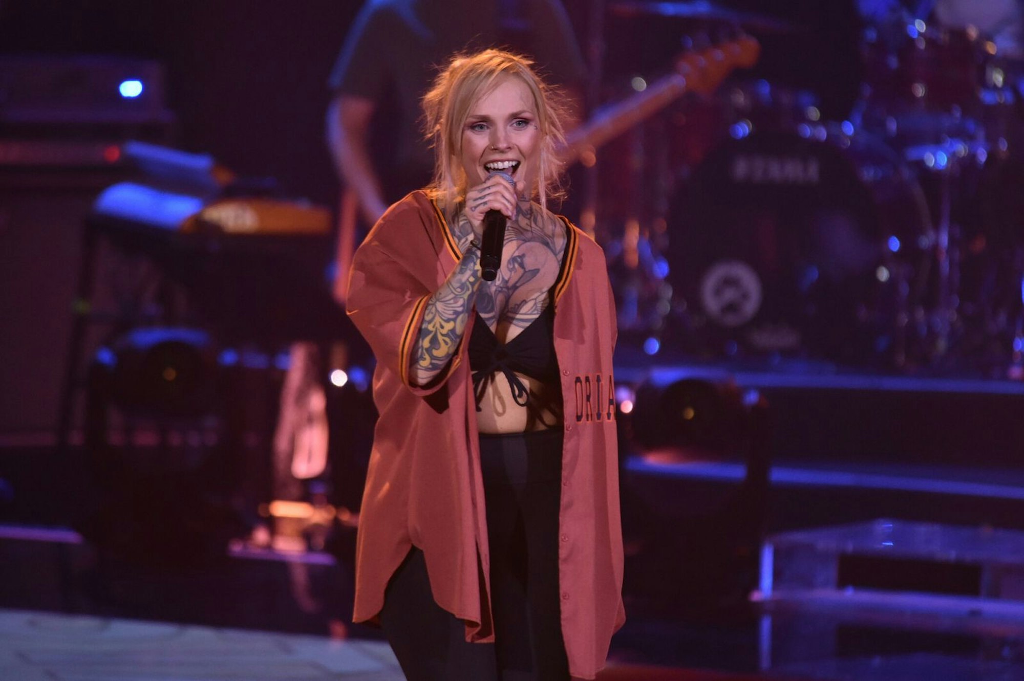 Ein Liebes-Comeback. The Voice-Allstar Jazzy kommt nach zehn Jahren zurück ins Team Fanta. (Bild: Joyn/ André Kowalski)