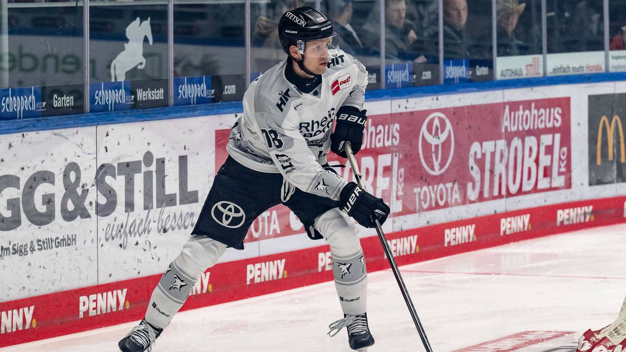 Dominik Bokk bei einem Spiel der Kölner Haie in Aktion.