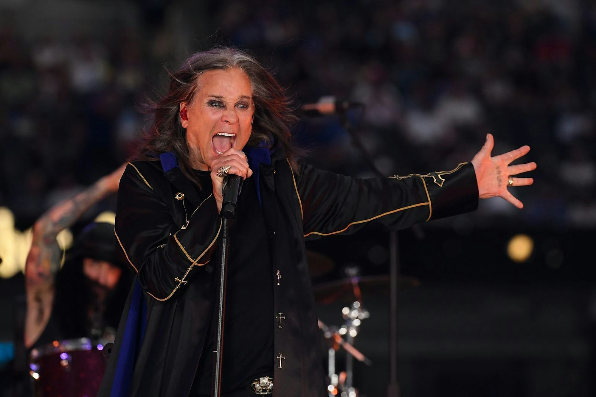 Mit Ozzy Osbourne verstarb eine der größten Heavy-Metal-Legenden überhaupt. Das Filmporträt „Ozzy: No Escape From Now“ (ab 7. Oktober, Paramount+) wirft einen ungeschönten Blick auf die letzten Jahre im Leben des Frontmannes von Black Sabbath. (Bild: 2022 Getty Images/Kevork Djansezian)