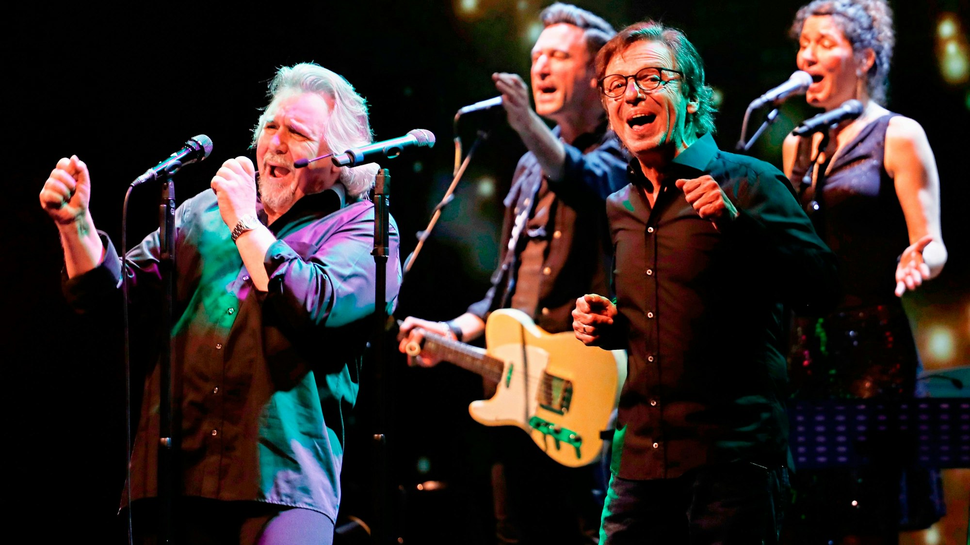 Tommy Engel mit Purple Schulz auf der Bühne.