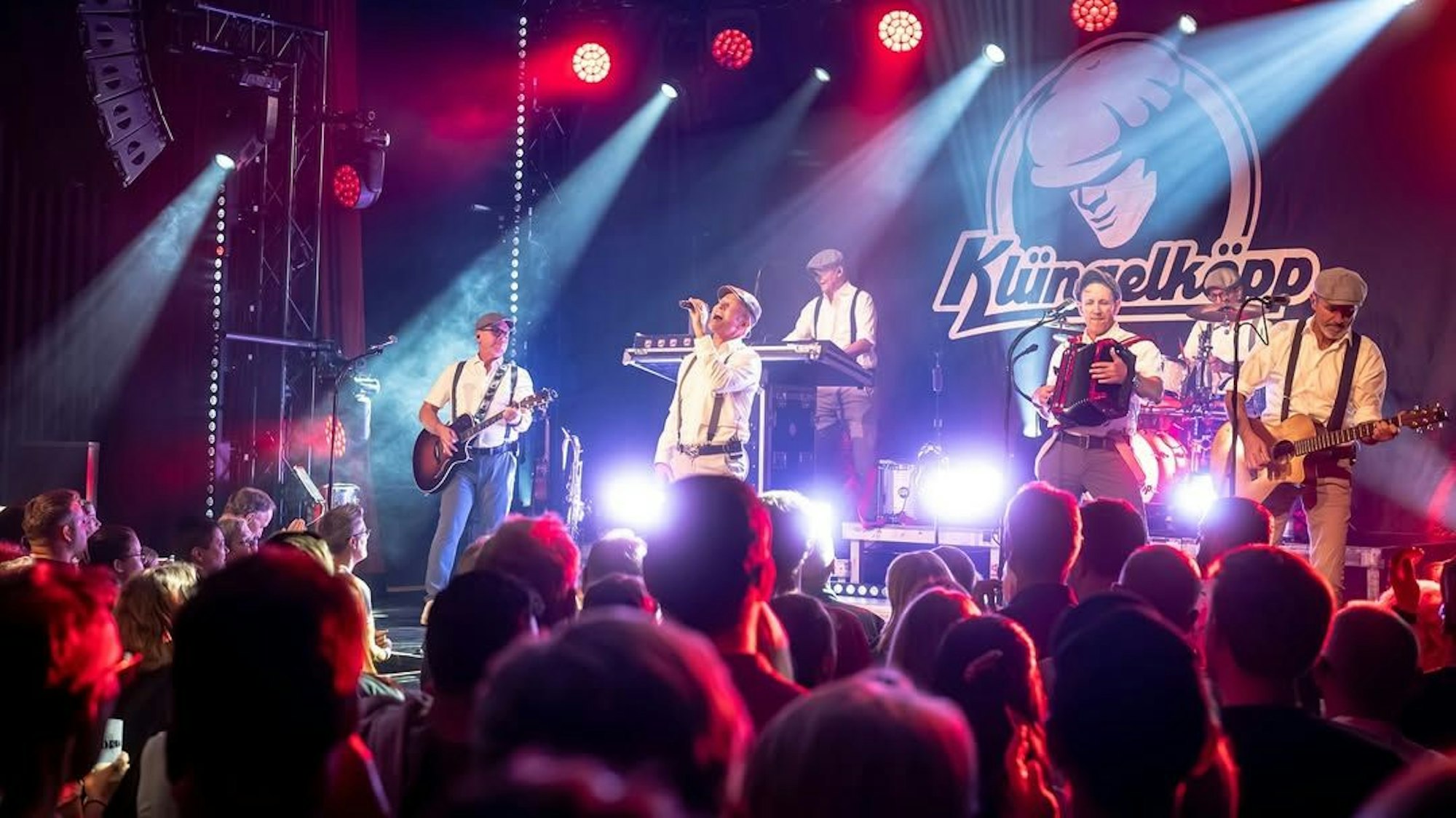 Die Klüngelköpp beim Auftritt im Gloria auf der Bühne.