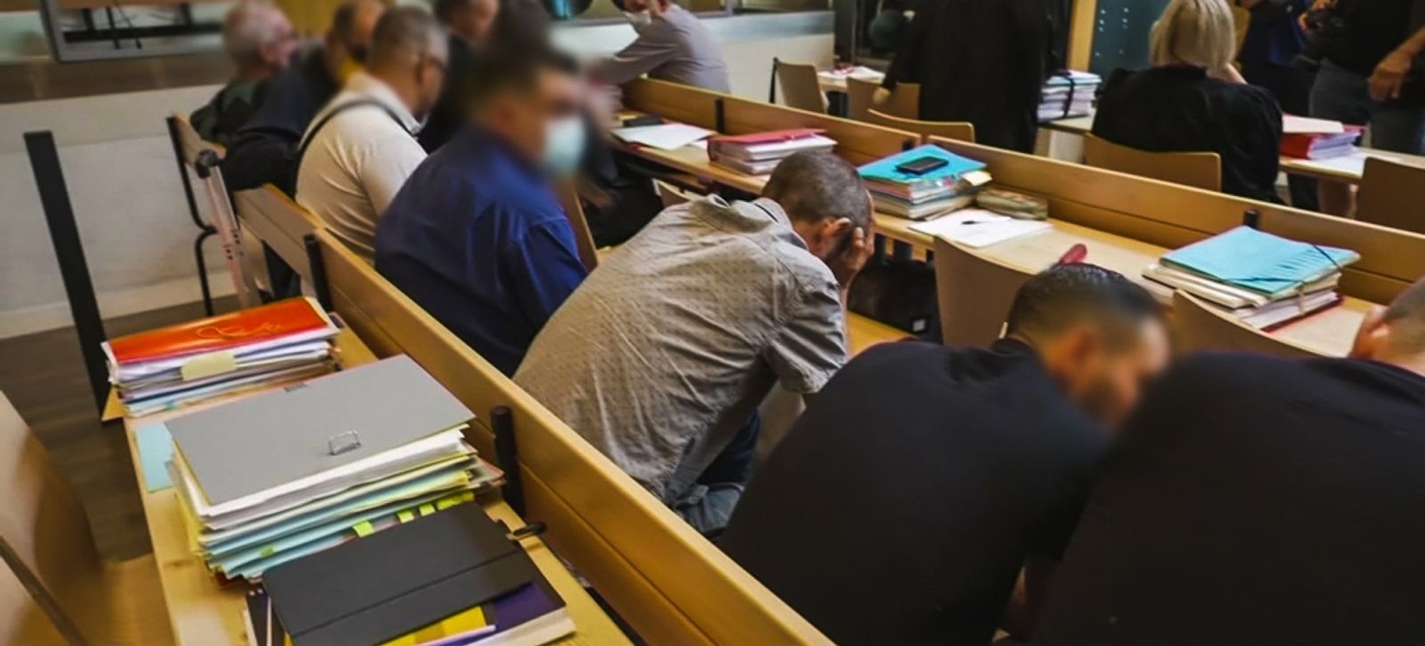 Neben Dominique Pelicot wurden 50 weitere Männer allen Alters und aus allen gesellschaftlichen Schichten verurteilt. (Bild: ZDF/ TF1 PRODUCTION)