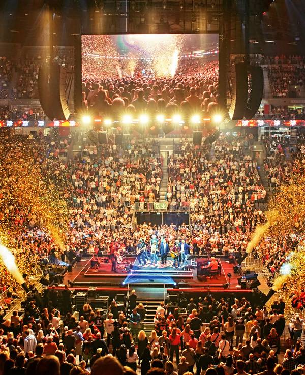 Blick in die Lanxess-Arena bei „Kölle singt“.