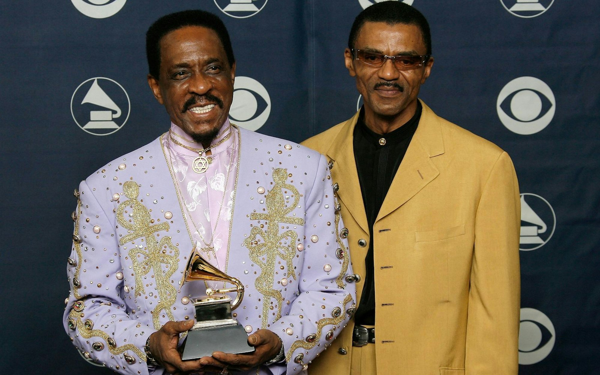 2007 gewann Ike Turner Jr. (rechts) gemeinsam mit seinem Vater Ike einen Grammy. Nun ist Ike Jr. 67-jährig verstorben. (Bild: 2007 Getty Images/Vince Bucci)