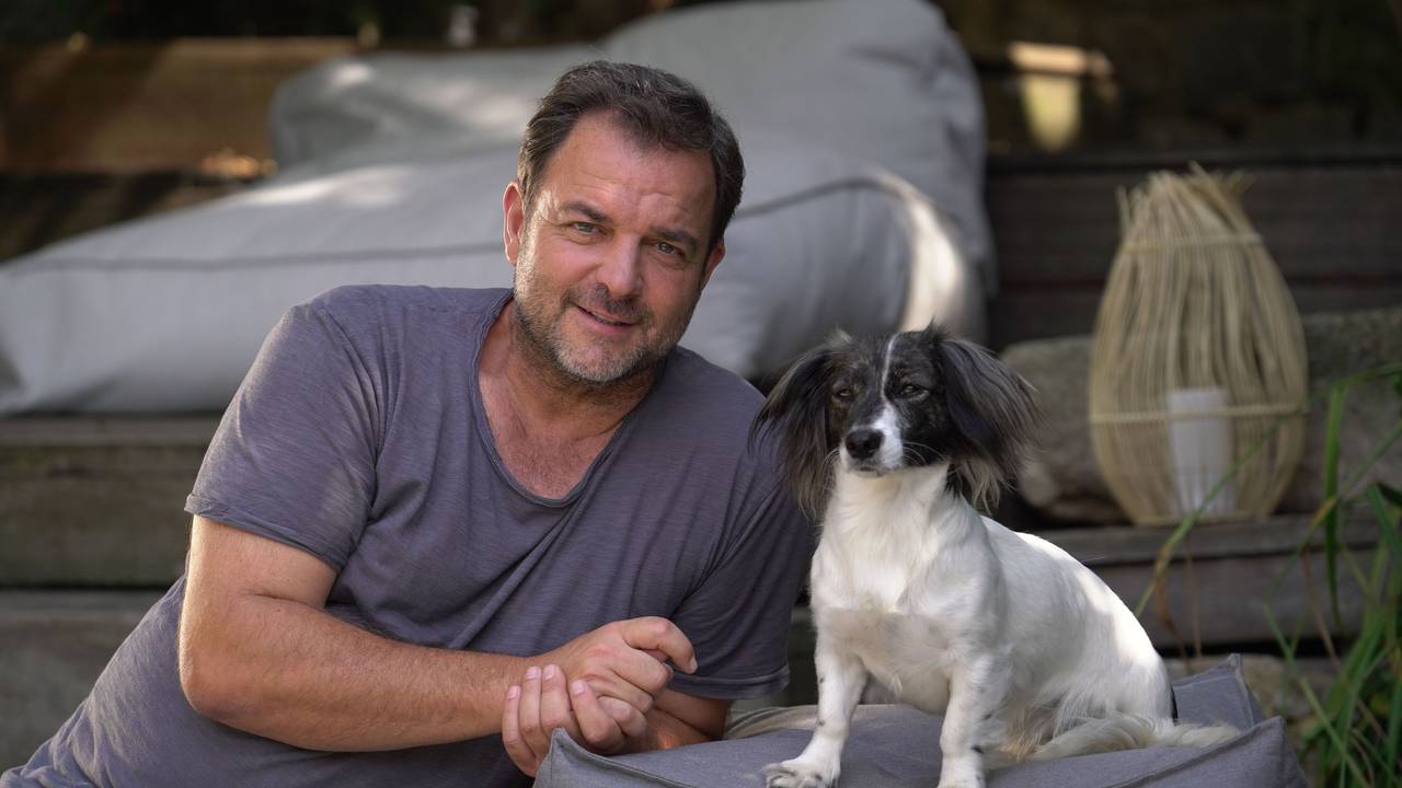 Martin Rütter engagiert sich im Verein Adoptieren statt Produzieren e.V.