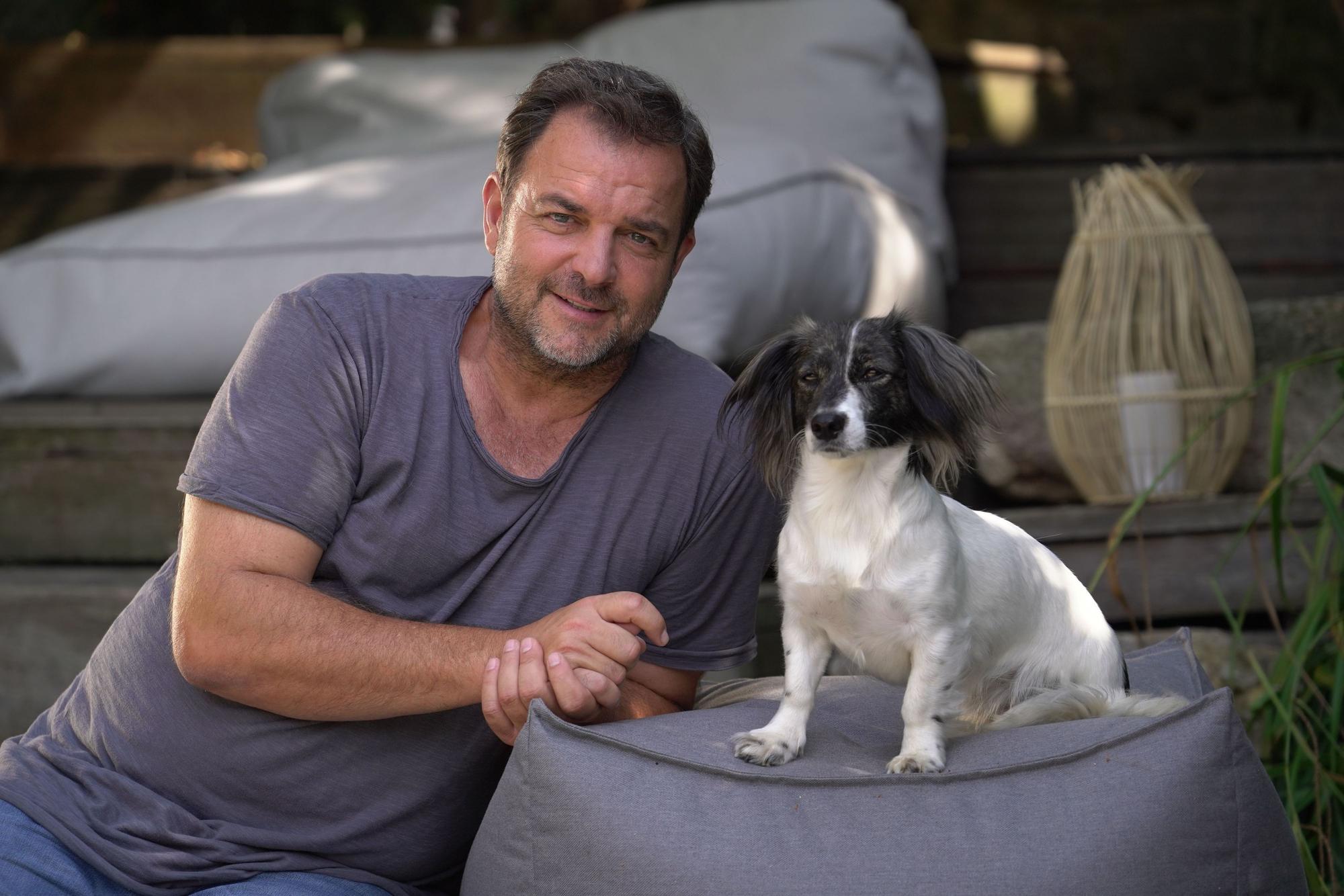 Martin Rütter engagiert sich im Verein Adoptieren statt Produzieren e.V.