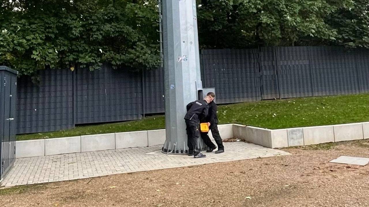 An den Flutlichtmasten am Franz-Kremer-Stadion wurden direkt am Montag Arbeiten durchgeführt.