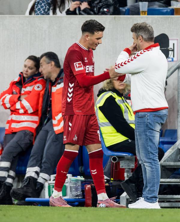 Said El Mala und Trainer Lukas Kwasniok (1. FC Köln) am 3. Oktober 2025 beim 1:0-Sieg bei der TSG Hoffenheim.