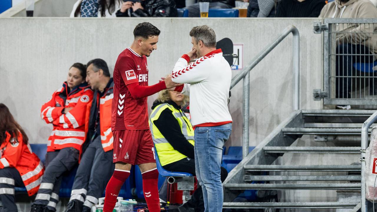 Said El Mala und Trainer Lukas Kwasniok (1. FC Köln) am 3. Oktober 2025 beim 1:0-Sieg bei der TSG Hoffenheim.