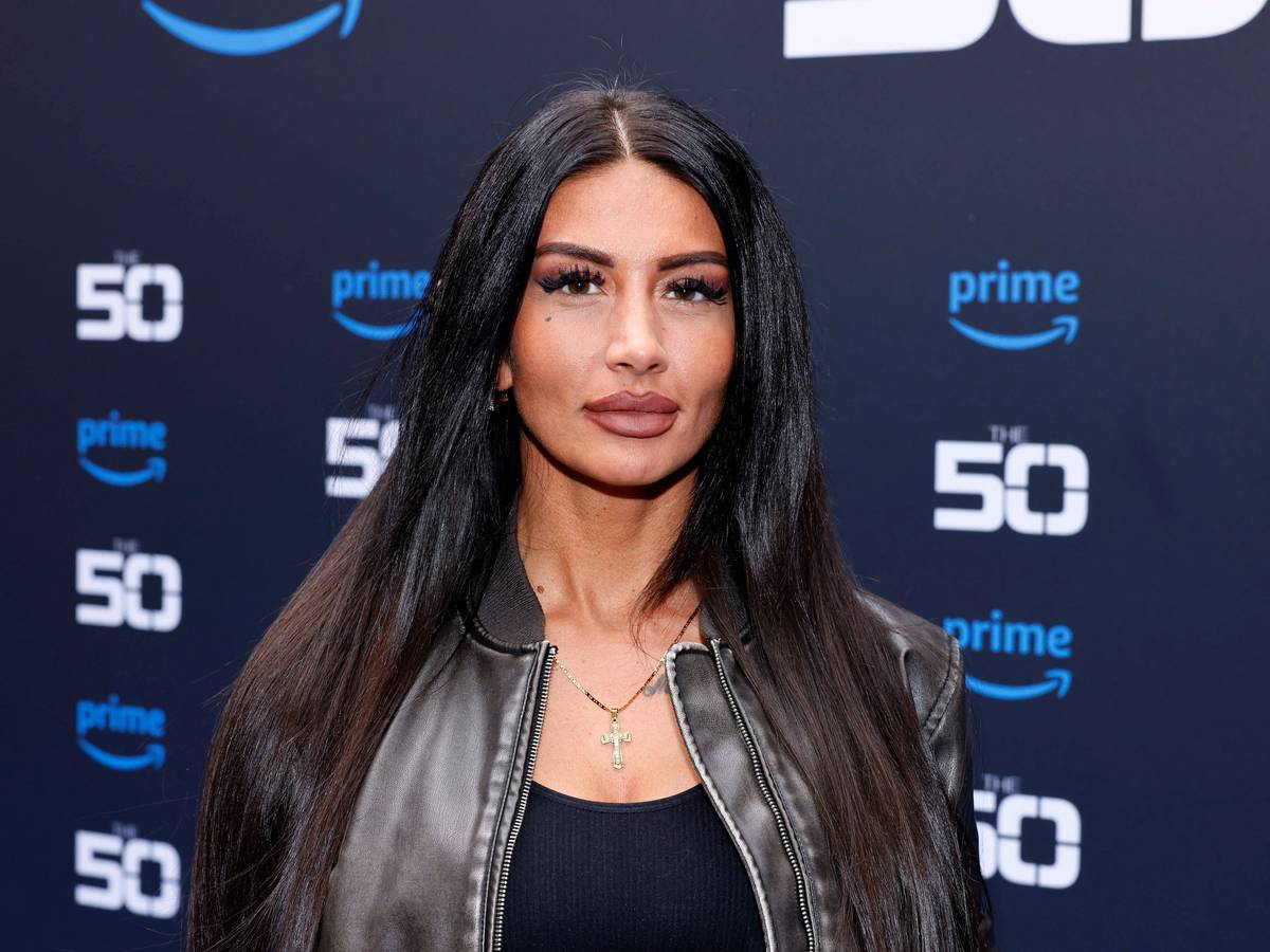 Christina Dimitriou schaut in die Kamera
