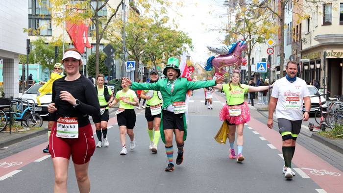 Beim Köln-Marathon herrscht auf und neben der Laufstrecke stets super Stimmung.