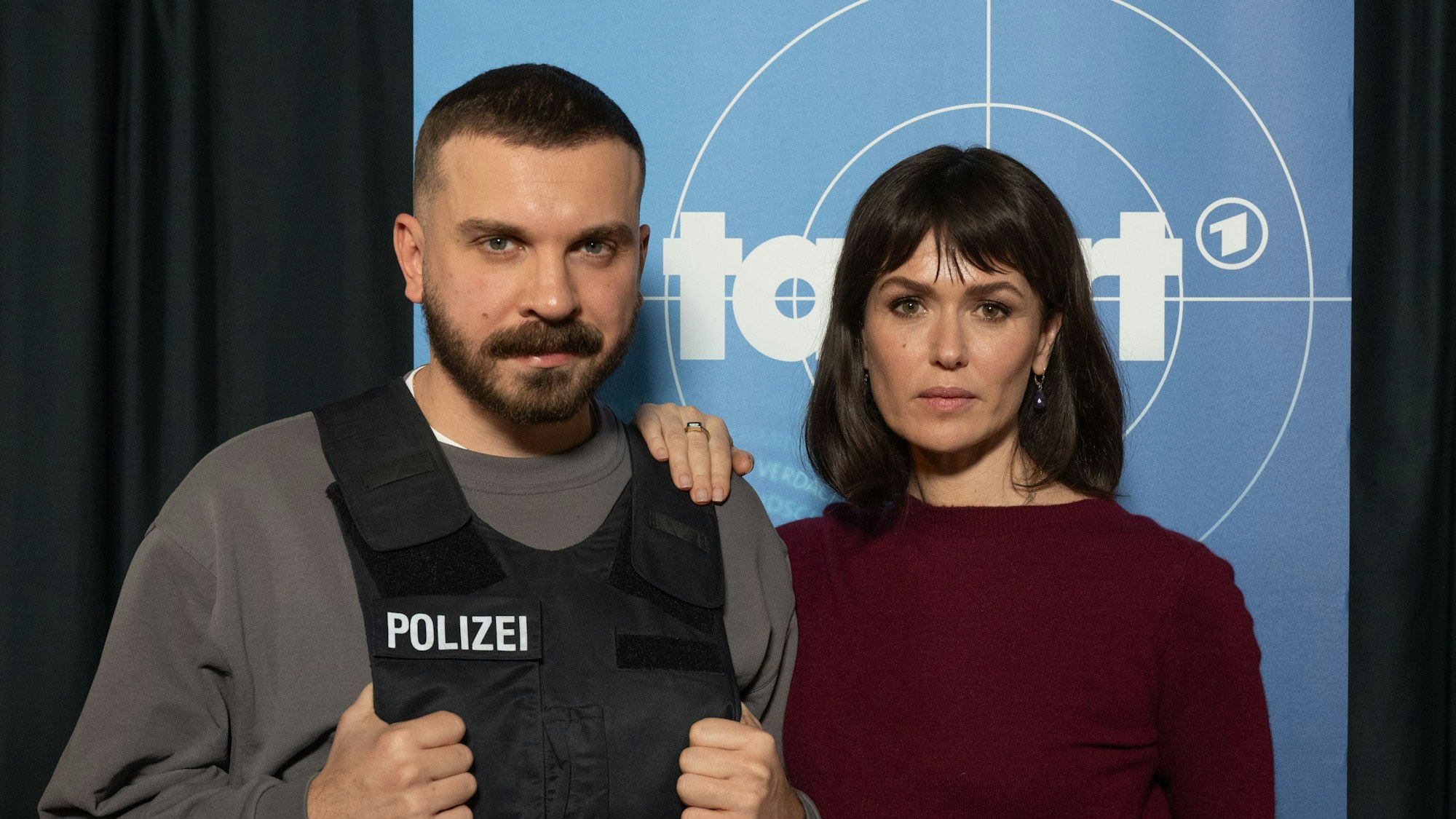 Schauspielerin Melika Foroutan (r) und Schauspieler Edin Hasanovic werden auf einer Pressekonferenz des Hessischen Rundfunks (hr) am Rande von laufenden Dreharbeiten als neues Ermittlerteam des hessischen «Tatort» vorgestellt.