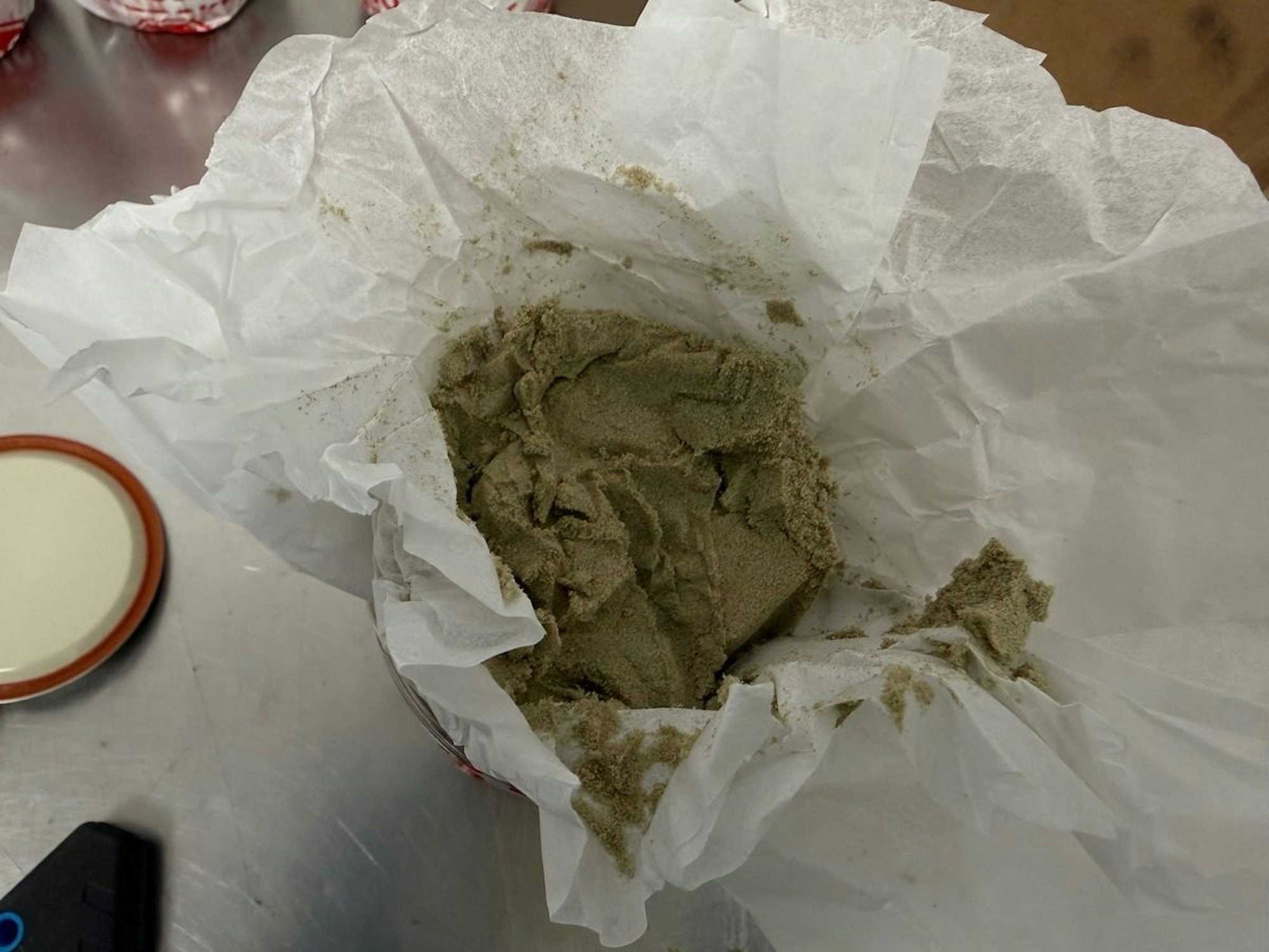 Mehrere Pakete mit sichergestelltem Marihuana.
