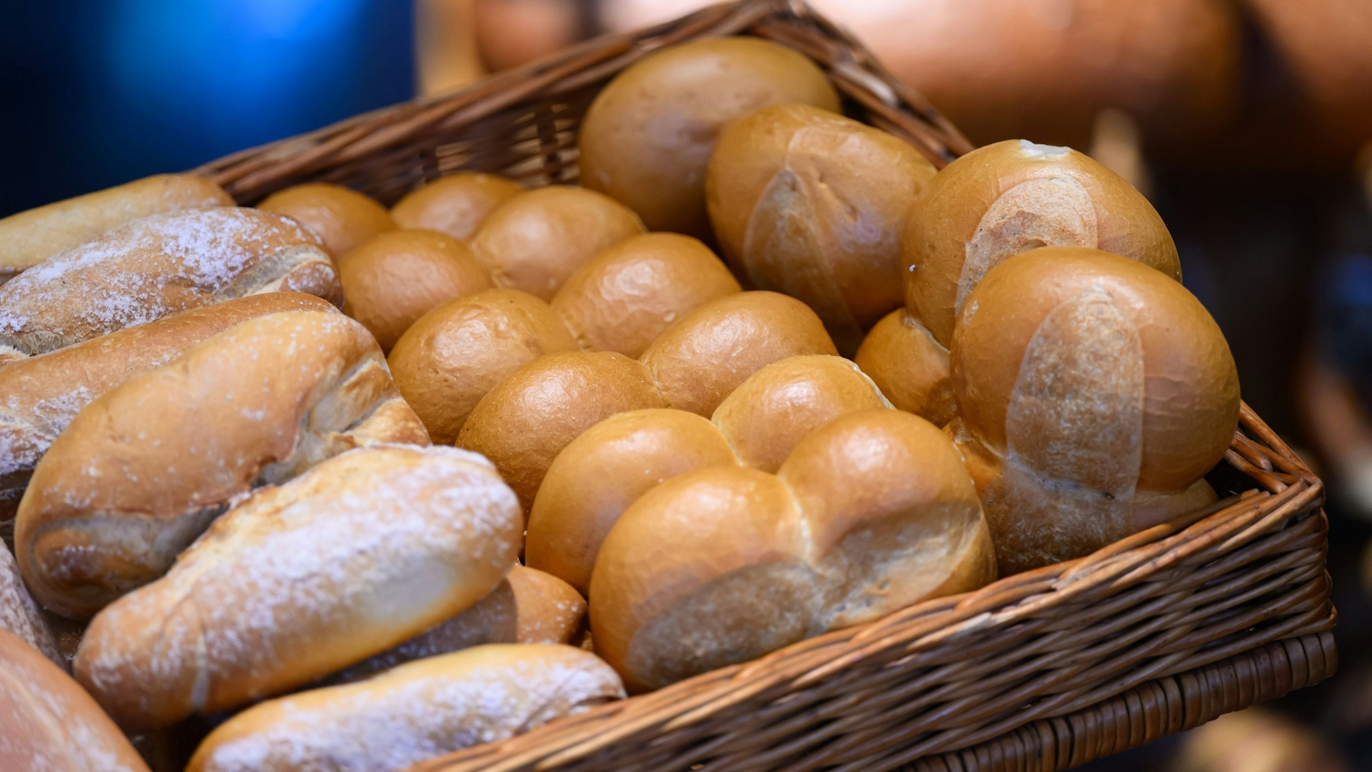 Blick in die Auslage einer Bäckerei (Symbolfoto)