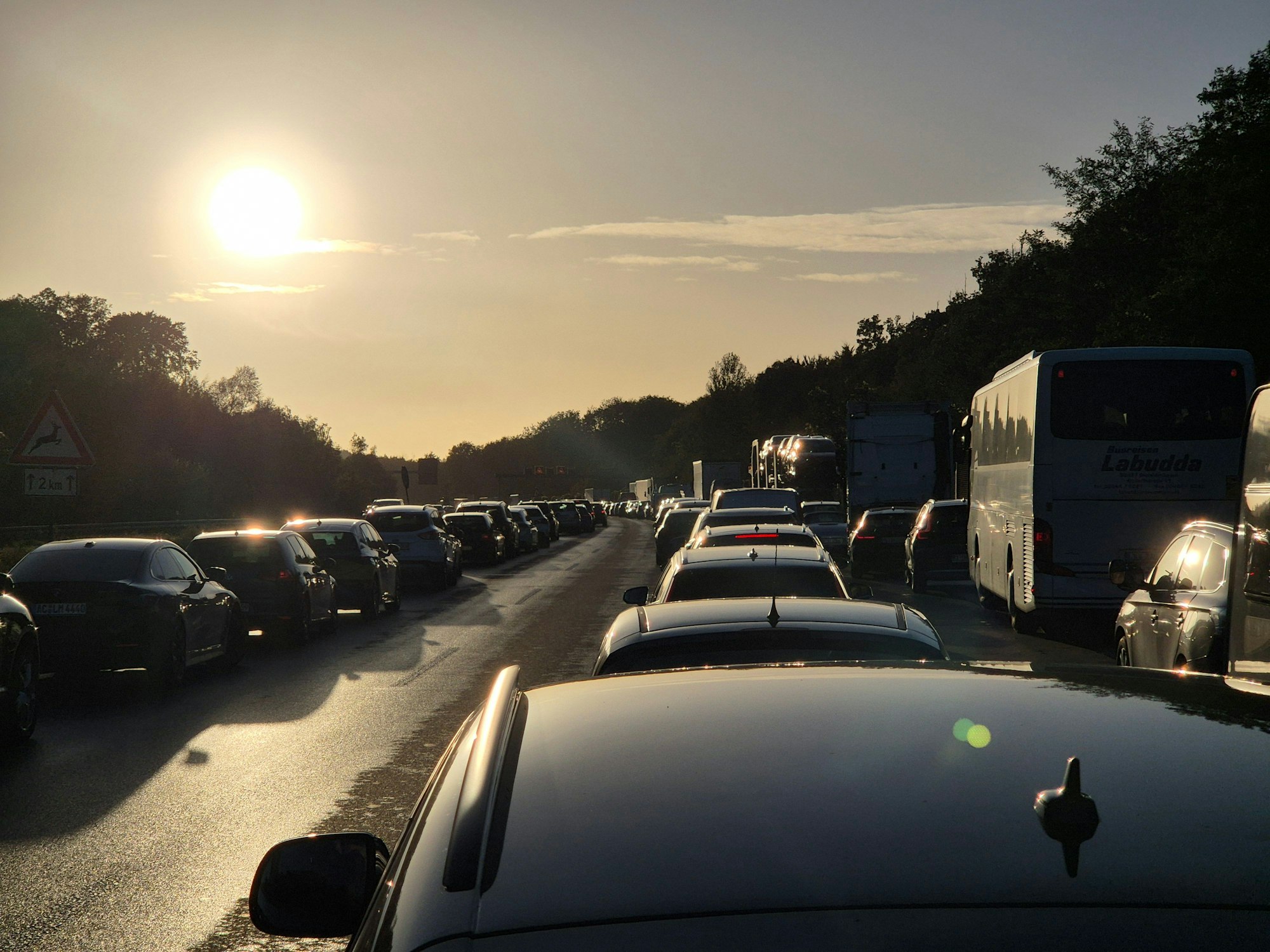 Auf der A4 zwischen Frechen-Nord und Köln-Klettenberg staute sich am Dienstagmorgen der Verkehr. (Symbolfoto)