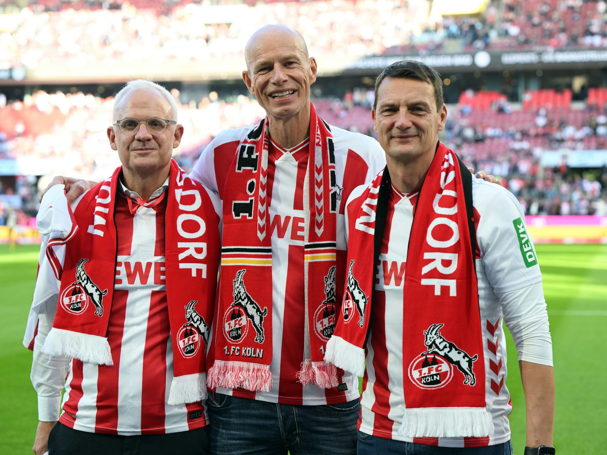 Der neue Vorstand des FC Köln bestehend aus Jörn Stobbe (M), Präsident, Jörg Alvermann (l), Vizepräsident, und Ulf Sobek (r).