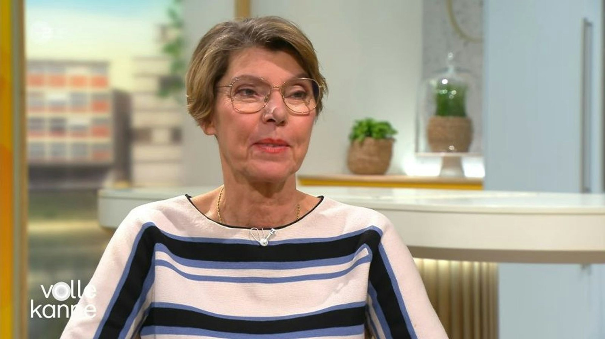 Bettina Böttinger erzählt bei „Volle Kanne“ im ZDF, welcher Moment sie auf der Trauerfeier des rechtsextremen Podcasters Charlie Kirk berührt hat. (Bild: ZDF)