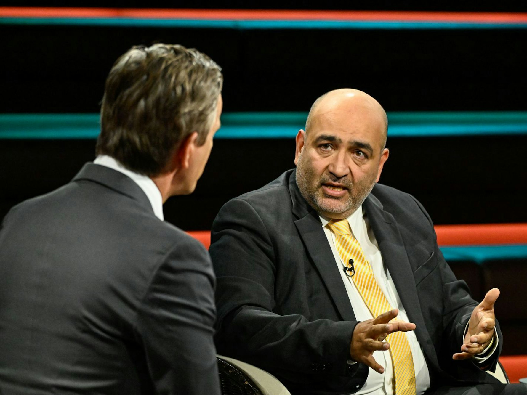 Grünen-Politiker Omid Nouripour erklärte im Gespräch mit Markus Lanz, wie er die Lage in den USA einschätzt. (Bild: ZDF / Markus Hertrich)