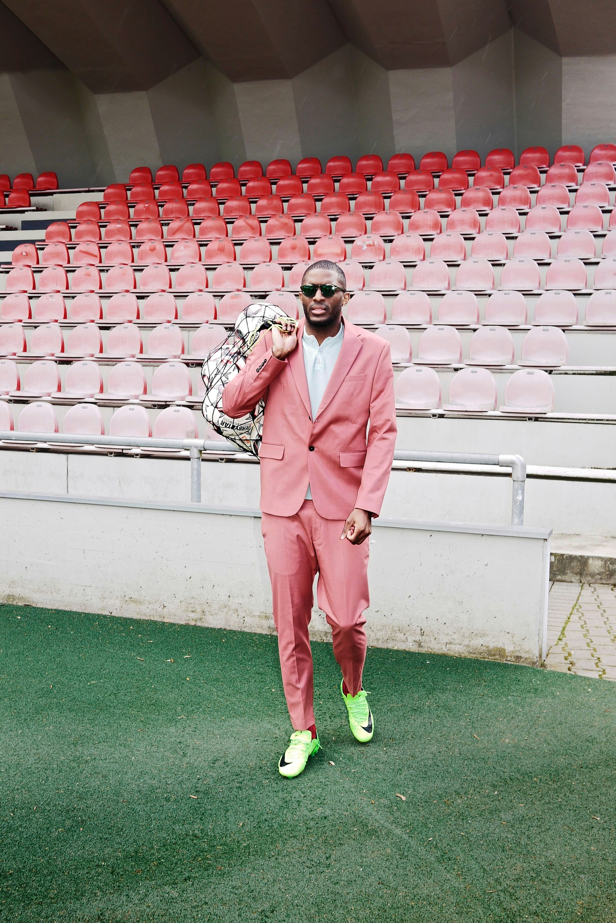 Anthony Modeste posiert für „11FREUNDE LEGENDEN - Die andere Geschichte des 1. FC Köln“