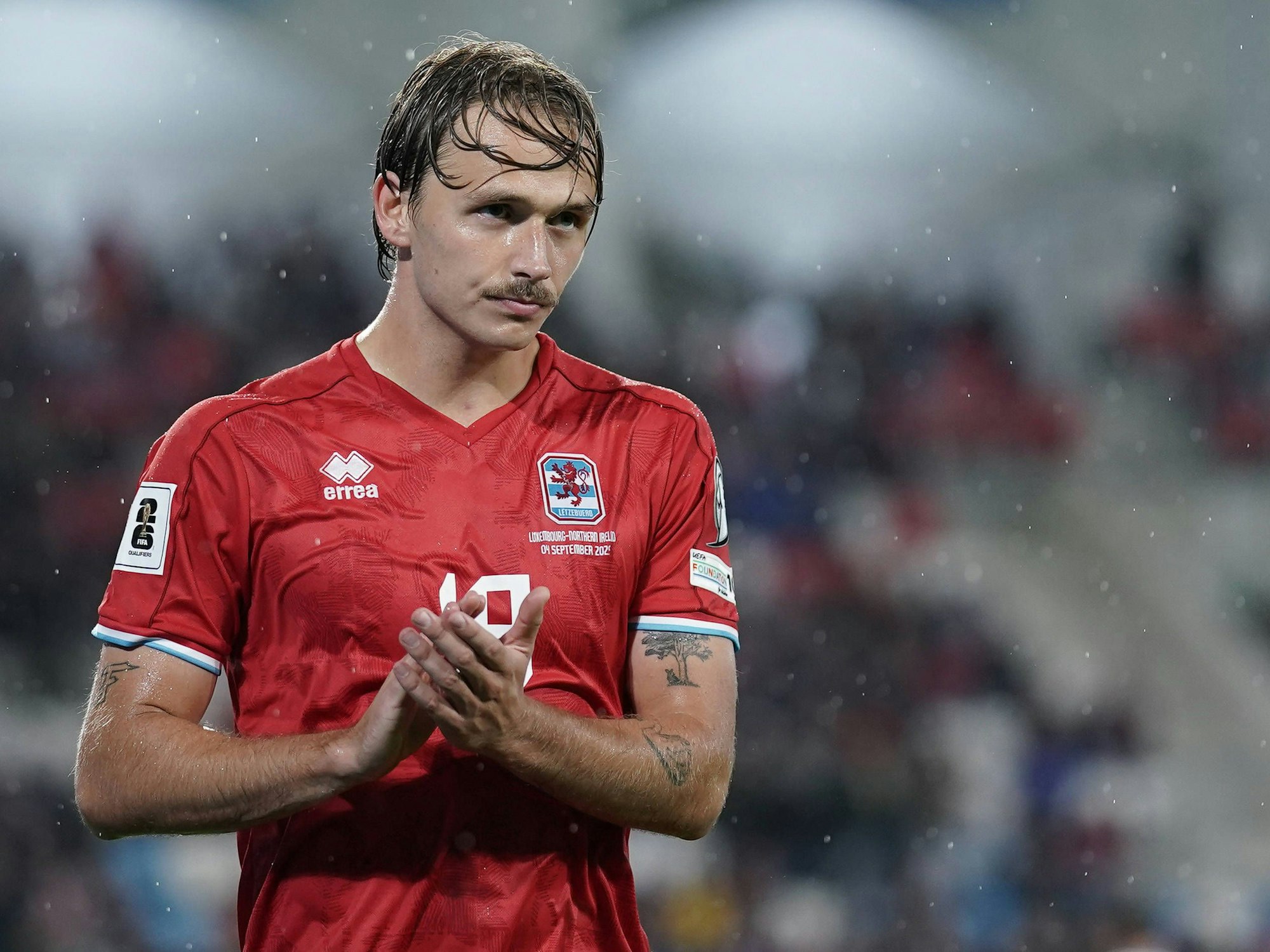 Mathias Olesen bedankt sich im Luxemburg-Trikot