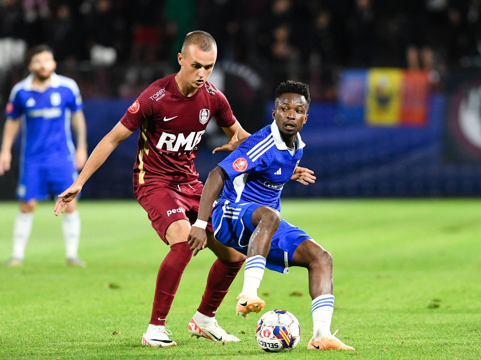 Samuel Asamoha in einem Spiel in Rumänien.