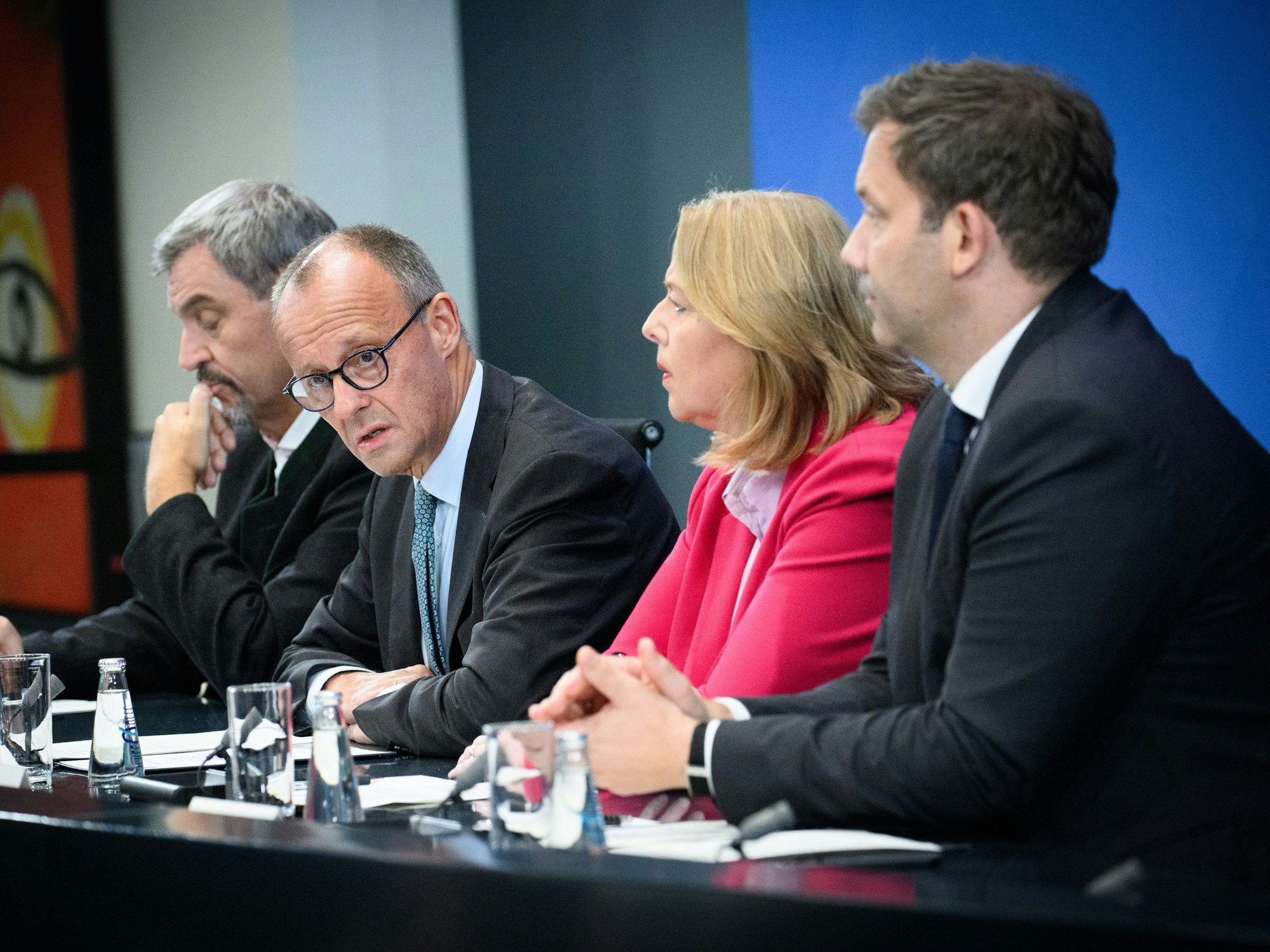 Markus Söder, Friedrich Merz, Bärbel Bas und Lars Klingbeil äußern sich bei einer Pressekonferenz nach der ersten Sitzung des Koalitionsausschusses nach der Sommerpause im Bundeskanzleramt.