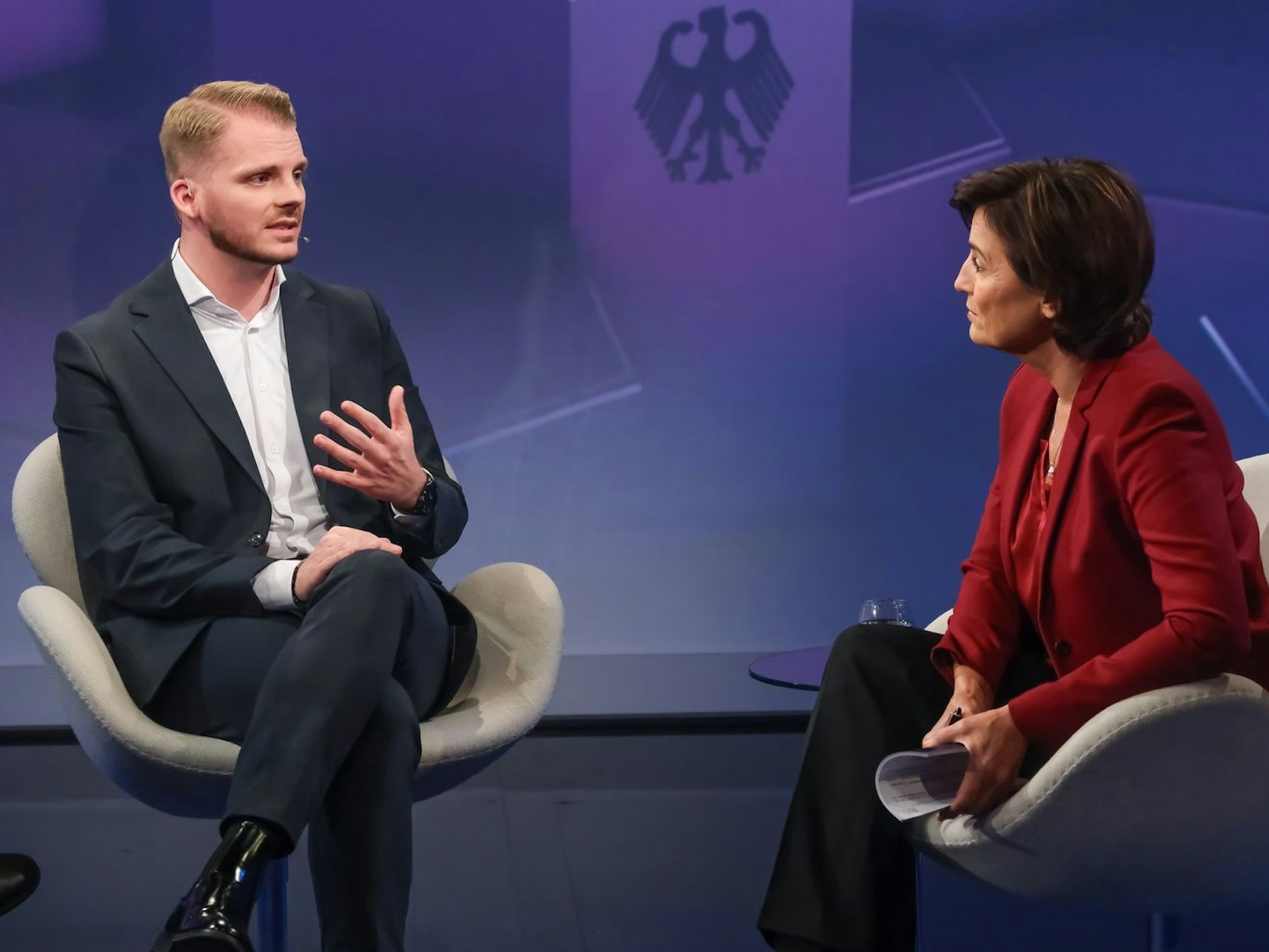 „Ich kämpfe dafür, dass es nicht auf alle Ewigkeit schwarz-rot ist“, sagte SPD-Generalsekretär Tim Klüssendorf im Gespräch mit Sandra Maischberger. (Bild: WDR/Oliver Ziebe)