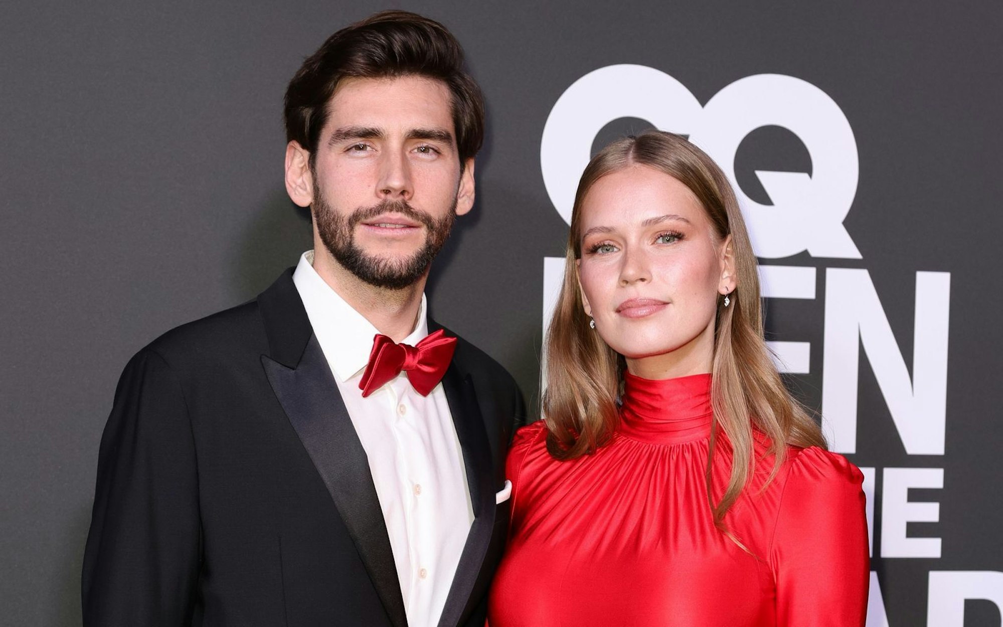 Auch privat läuft es gut für Álvaro Soler. Der Musiker ist seit 2023 mit dem deutschen Model Melanie Kroll verheiratet. Die beiden haben eine einjährige Tochter. (Bild: 2023 Getty Images/Andreas Rentz)