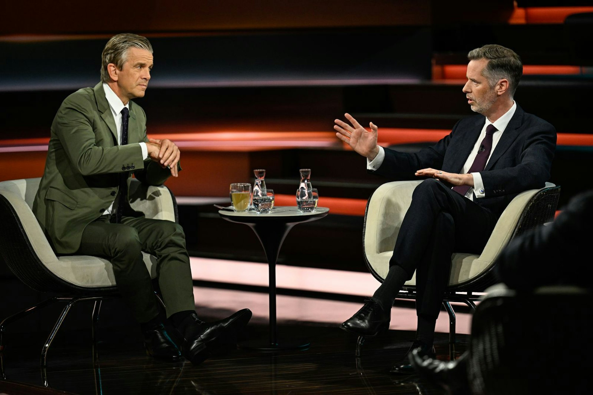 Gastgeber Markus Lanz (links) intervenierte bei den Ausführungen von FDP-Chef Christian Dürr mehrfach energisch. (Bild: ZDF / Markus Hertrich)