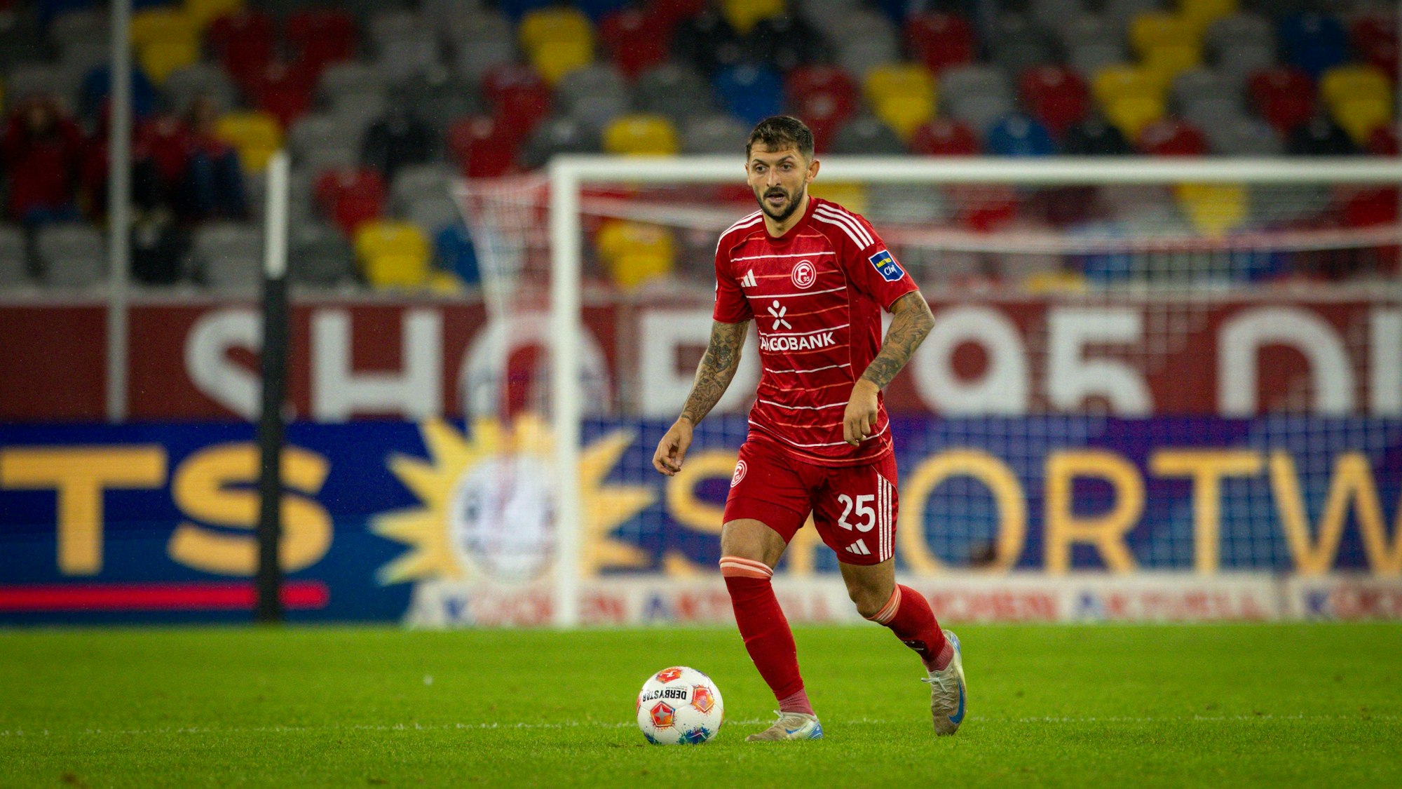 Matthias Zimmermann mit dem Ball am Fuß.