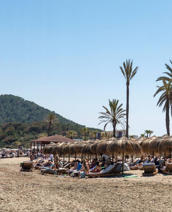 An einen Strand von Ibiza ist ein abgetrennter Fuß angespült worden. Das Symbolbild zeigt die Playa del Bossa.