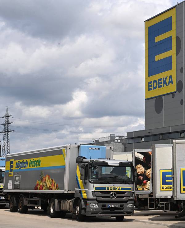 Blick auf das Edeka-Zentrallager in Oberhausen.