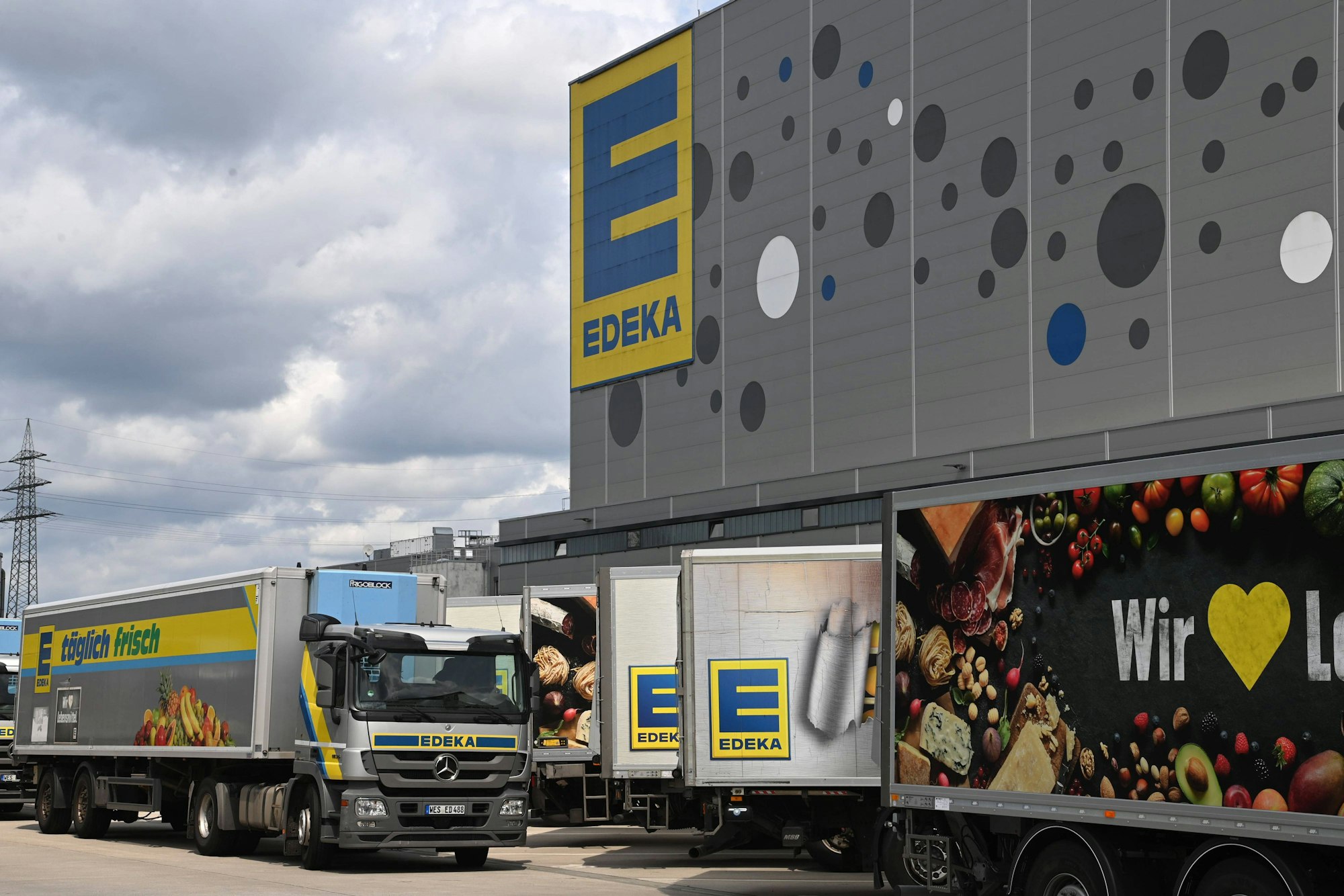 Blick auf das Edeka-Zentrallager in Oberhausen.