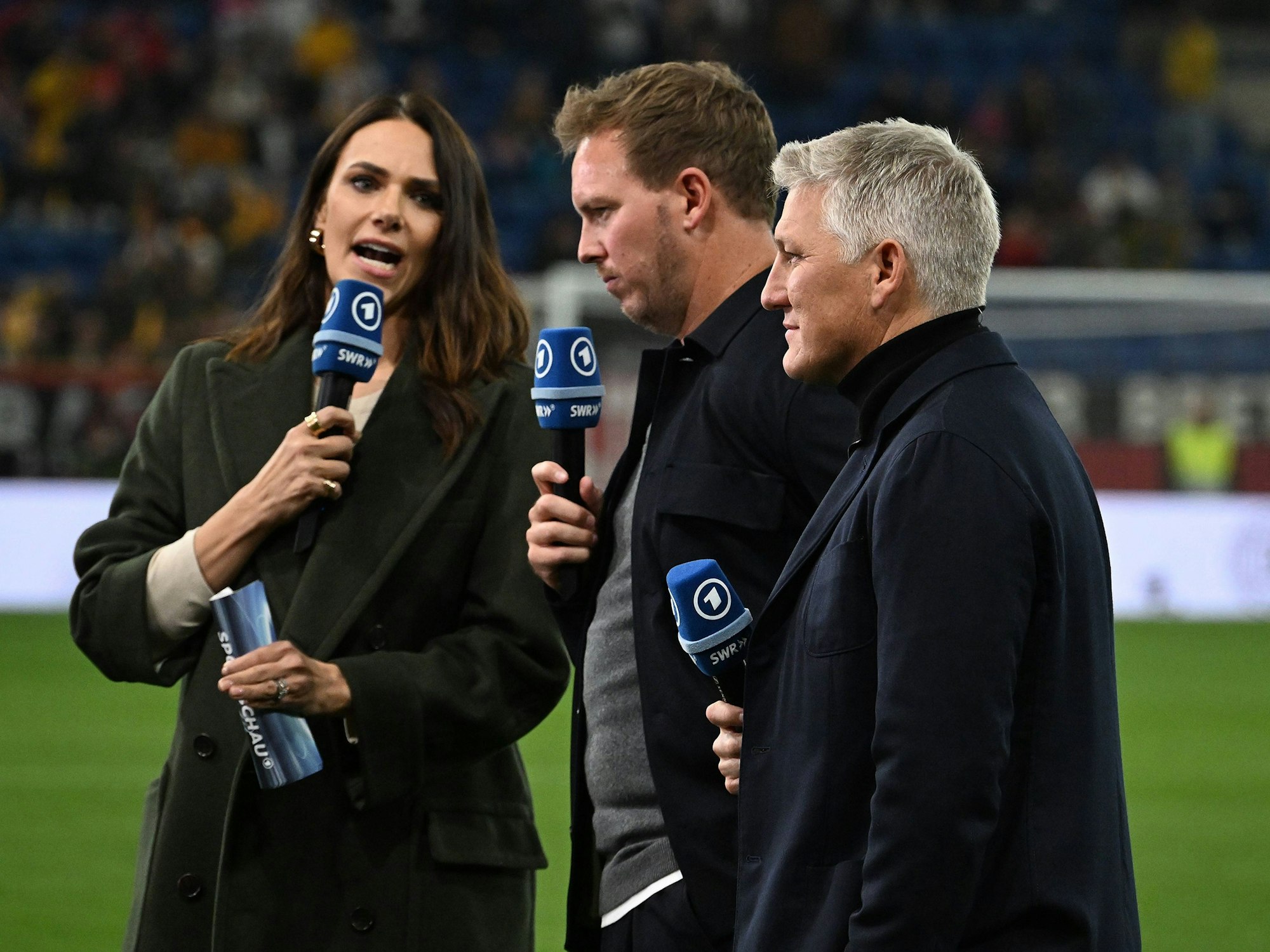 Julian Nagelsmann im Interview mit Esther Sedlaczek und Bastian Schweinsteiger.