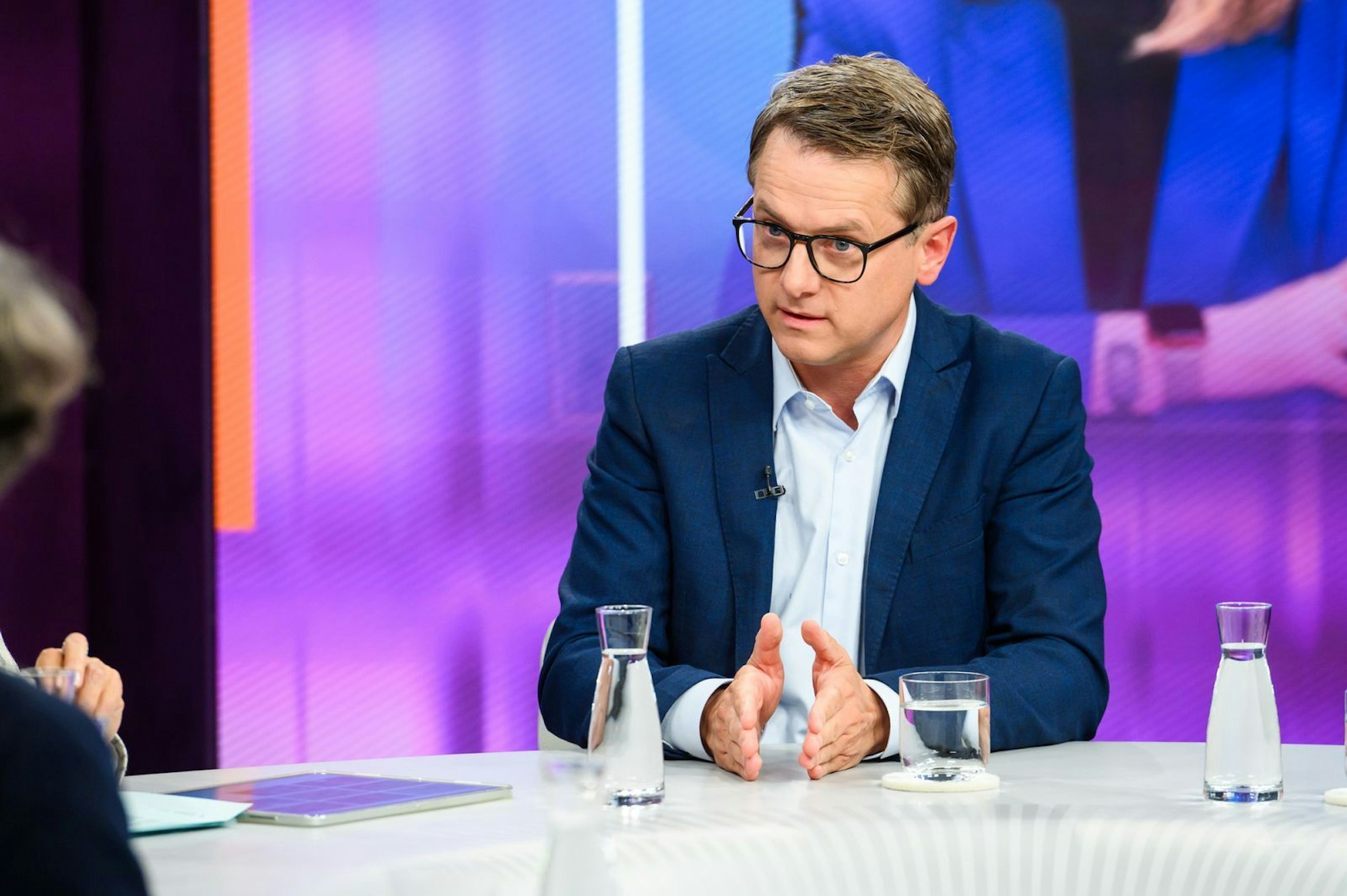 Carsten Linnemann rührte bei „Maybrit Illner“ die Werbetrommel für die jüngsten Beschlüsse der rot-grünen Koalition. (Bild: ZDF / Jule Roehr)