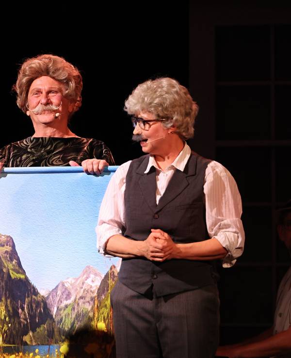 Henning Krautmacher (Mitte) spielte gleich vier Rollen u.a. Willy Millowitschs Ehefrau Gerda Millowitsch. Auf dem Foto auch Anette Frier (r.) und Susanne Pätzold (l.).