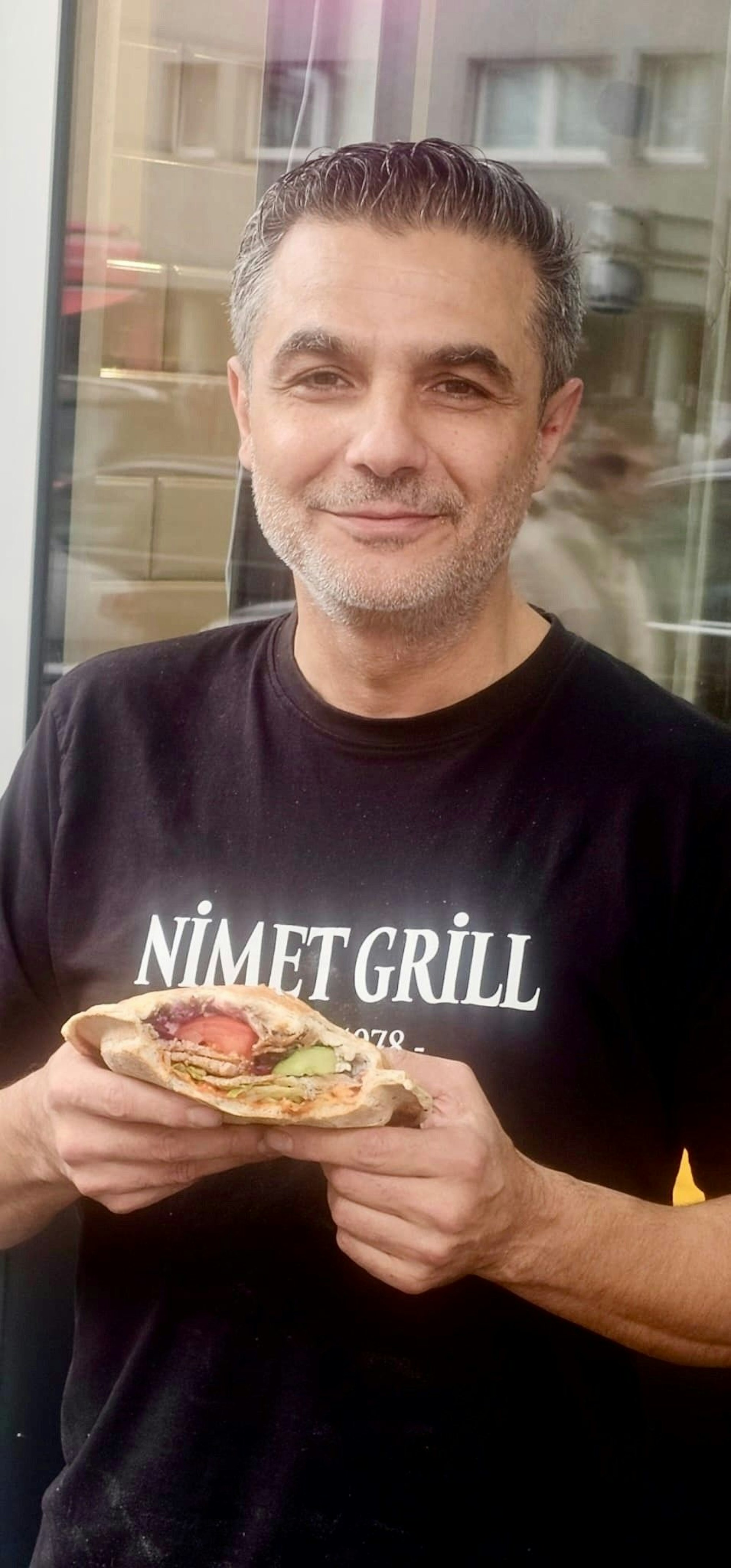 Bei Selcuk Demirci und dem Nimet Grill in Kalk gibt es jetzt Ufo-Döner