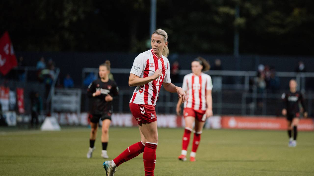 Sandra Maria Jessen auf dem Platz.