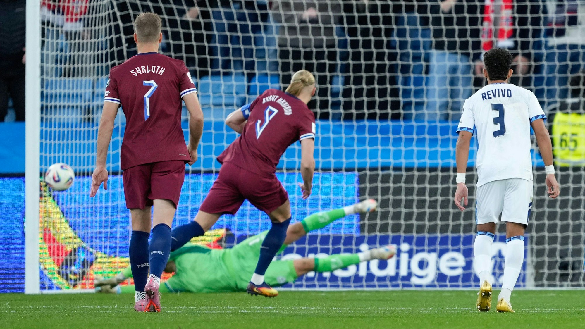 Daniel Perez beim ersten gehaltenen Haaland-Elfmeter.