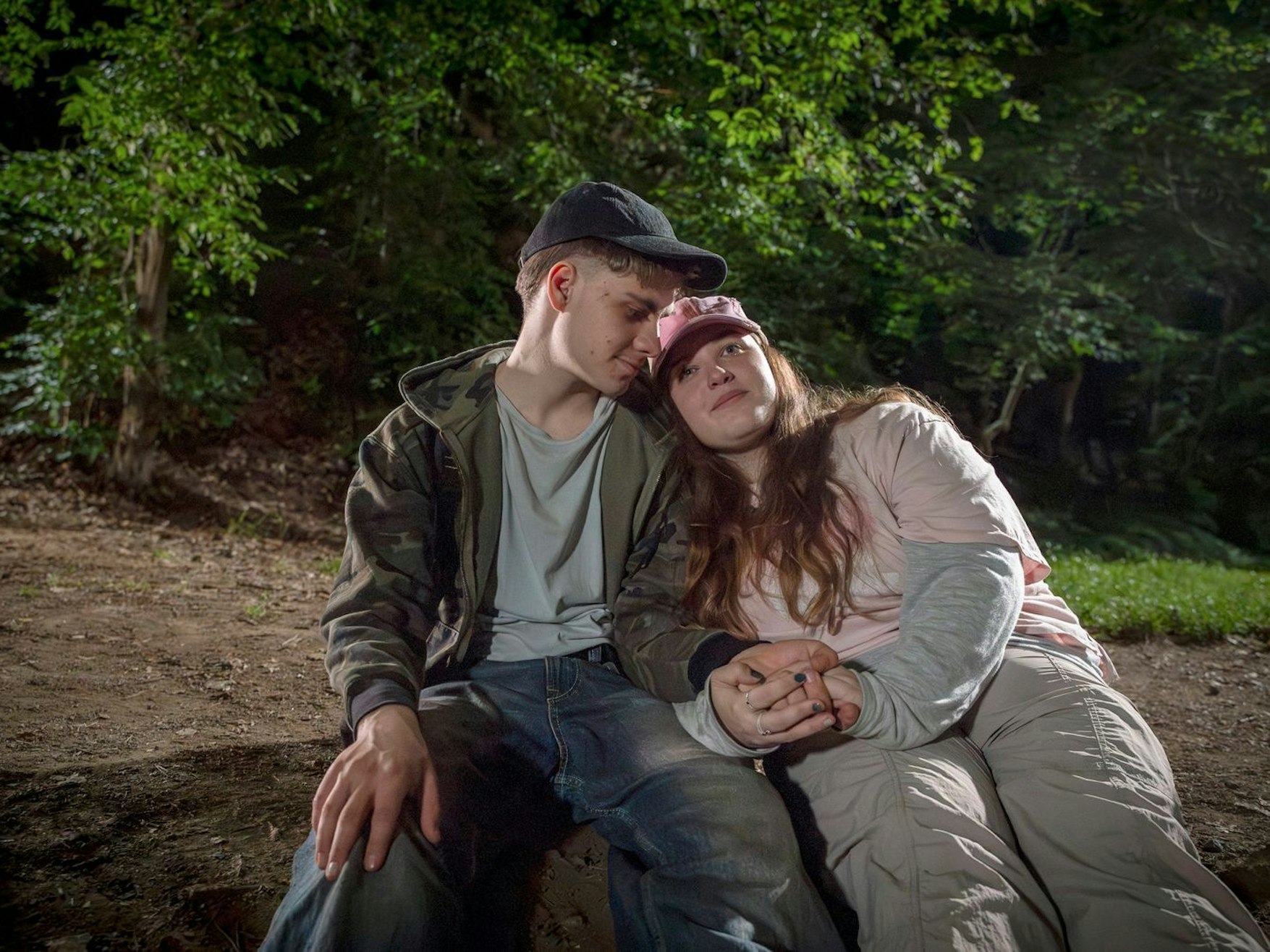 Pascal (Florian Geißelmann) und Lilly-Marie (Dilara Aylin Ziem) genießen scheinbar die Zeit nach ihrer Flucht aus dem Kinderheim. (Bild: MDR/MadeFor Film/Steffen Junghans)