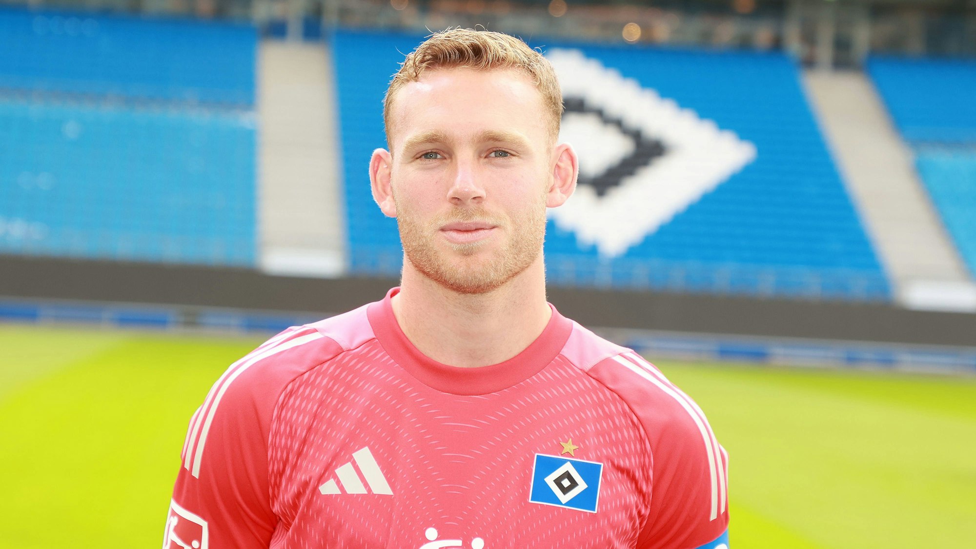 Daniel Peretz beim Fototermin des Hamburger SV im Stadion.