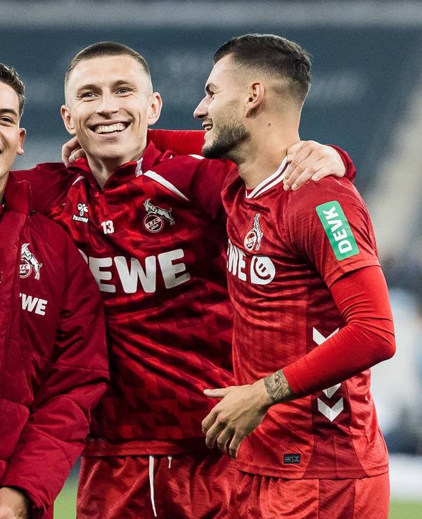Said El Mala, Kristoffer Lund und Tom Krauß bejubeln FC-Sieg.