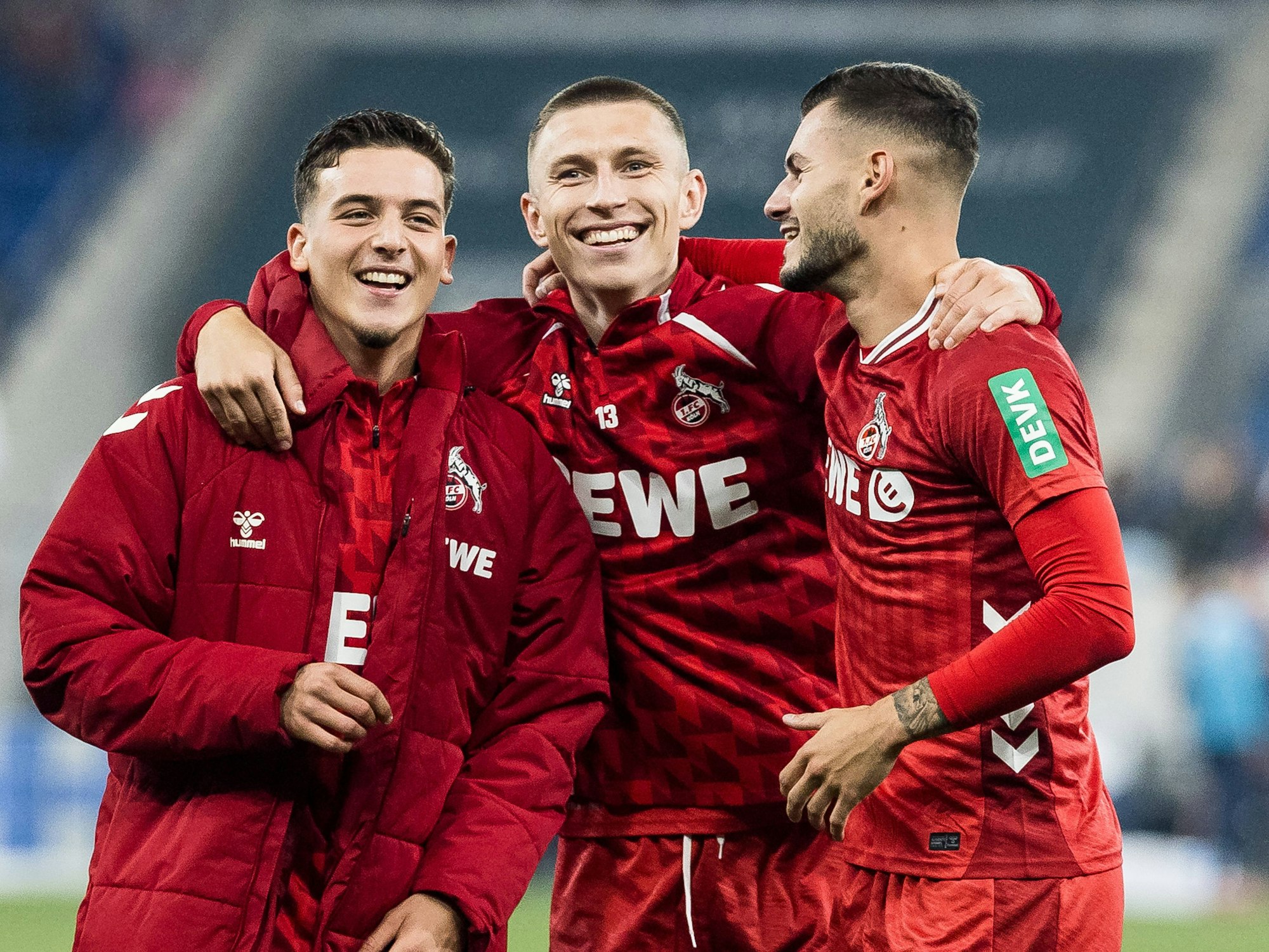 Said El Mala, Kristoffer Lund und Tom Krauß bejubeln FC-Sieg.