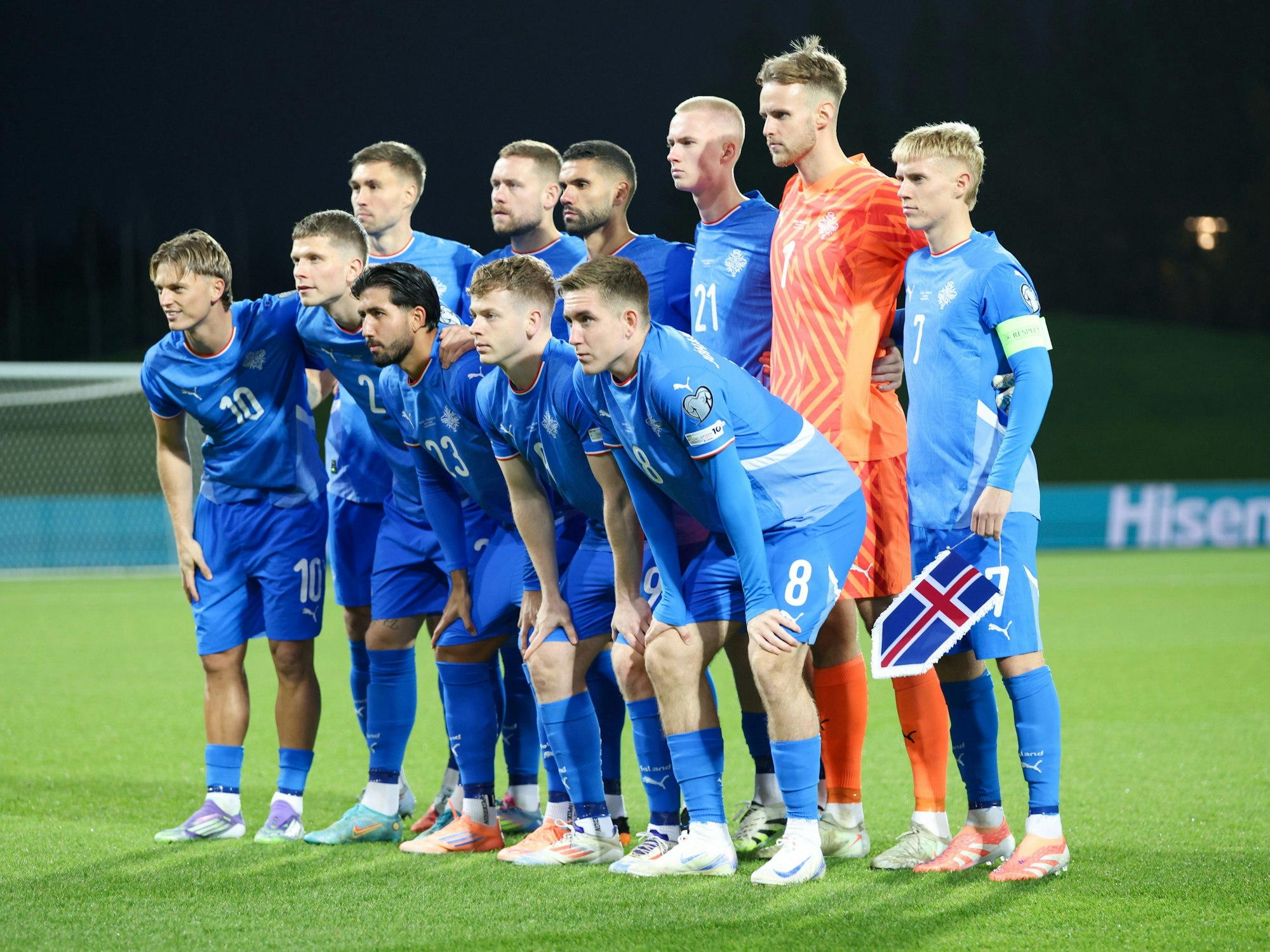 Die Mannschaft von Island steht vor dem Spiel für ein Gruppenfoto bereit.