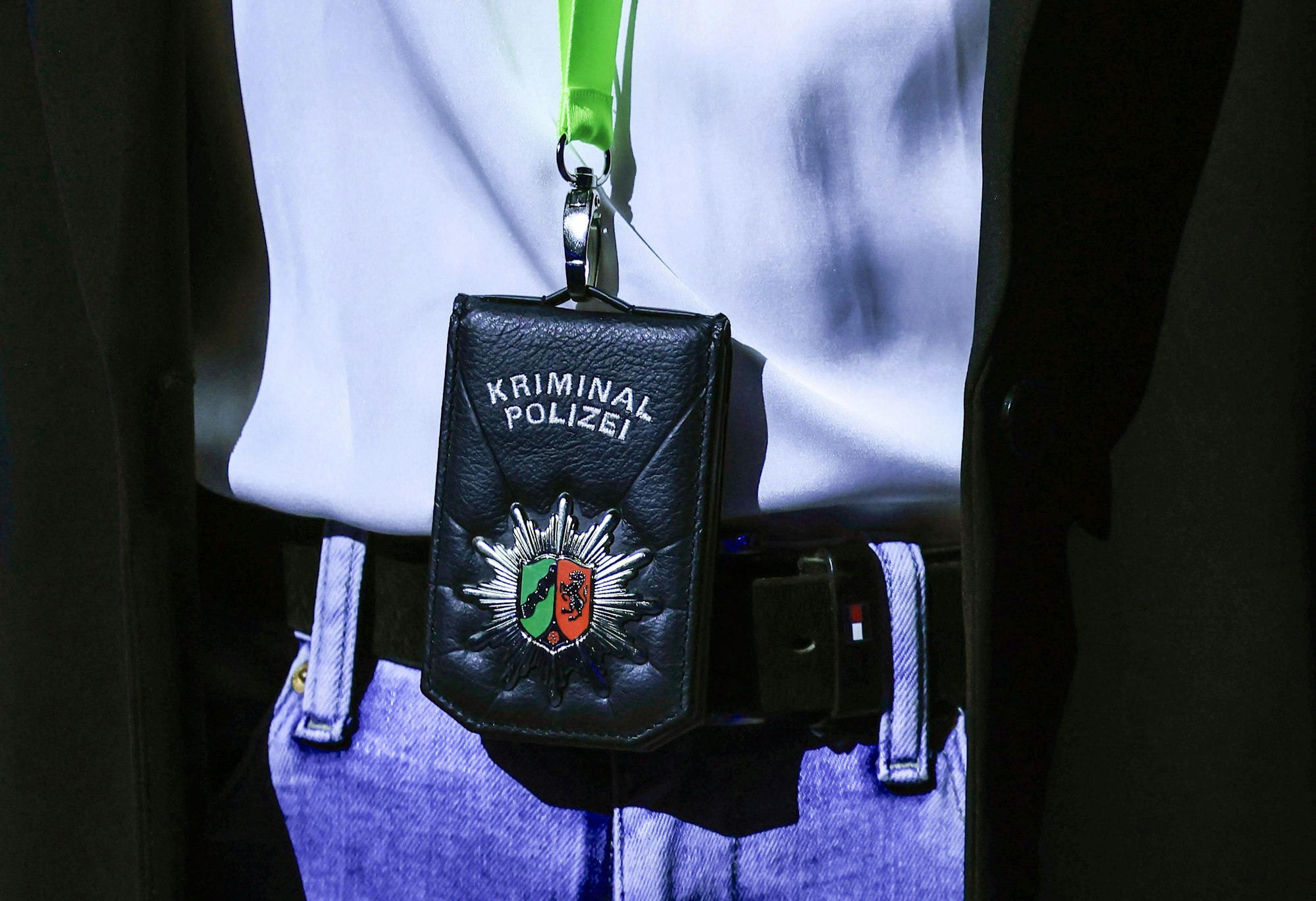 Eine Mitarbeiterin der Kriminalpolizei.