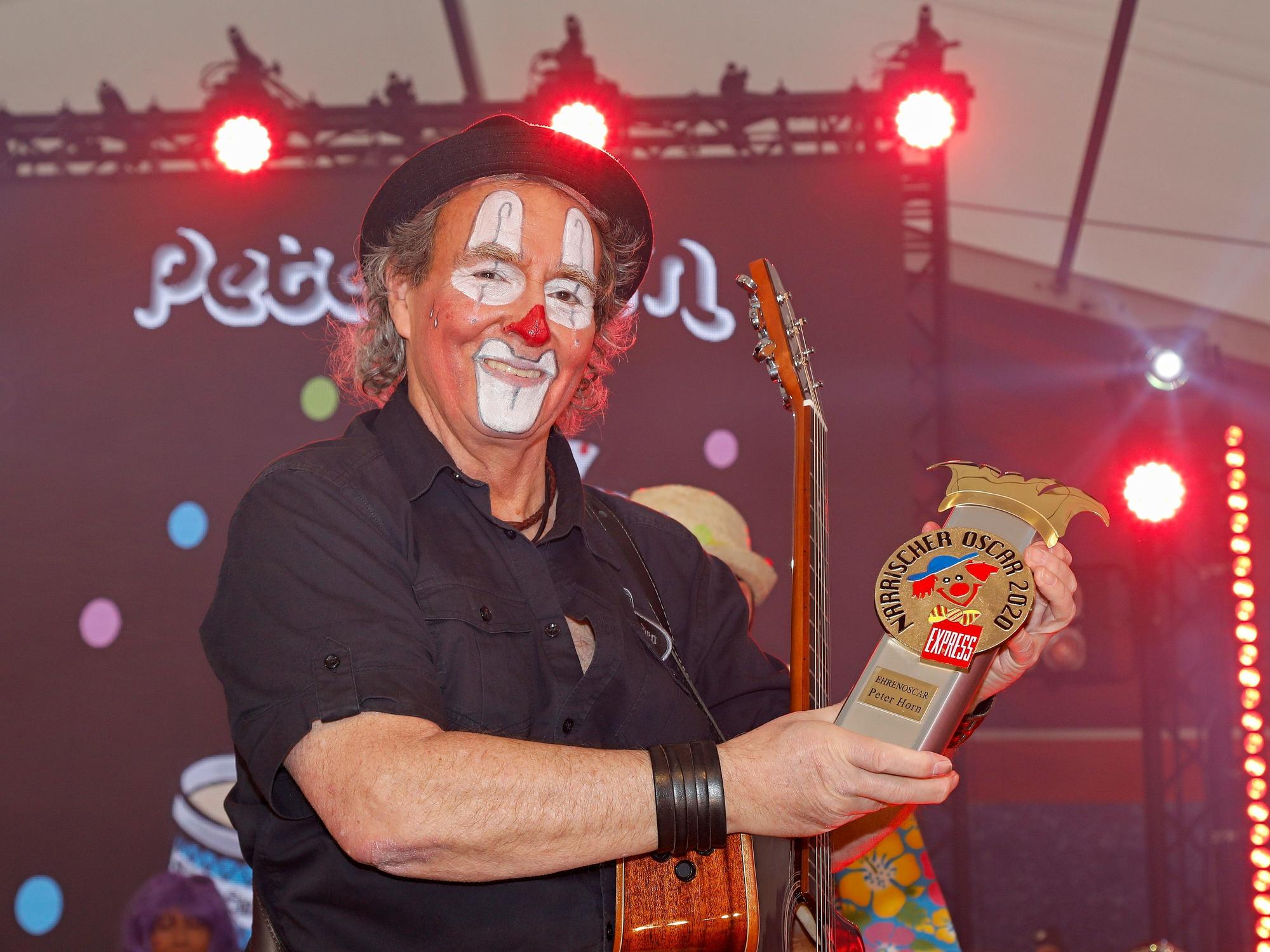 Weiberfastnacht 2020 im Express-Zelt. Auf der Bühne Ehren-Oscar-Gewinner Peter Horn.